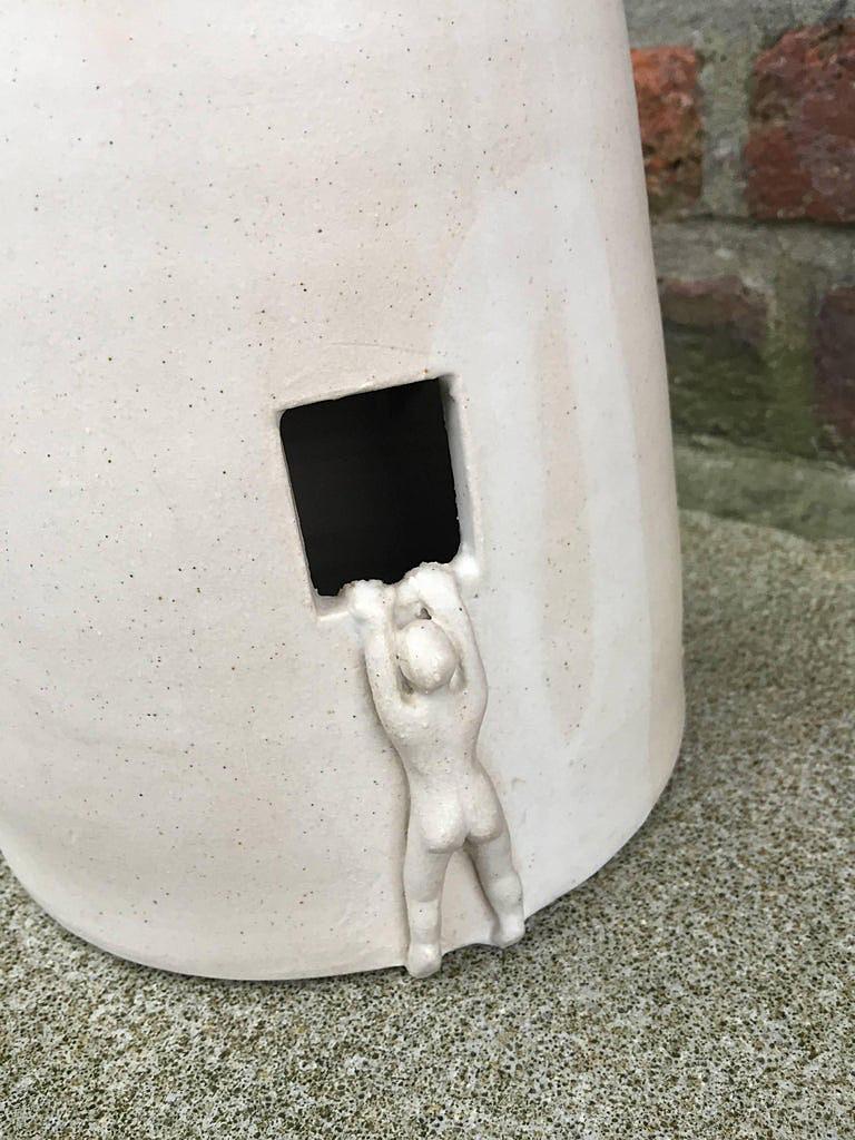 Escultura alta original en cerámica, hacia 1970/1980 en venta 1
