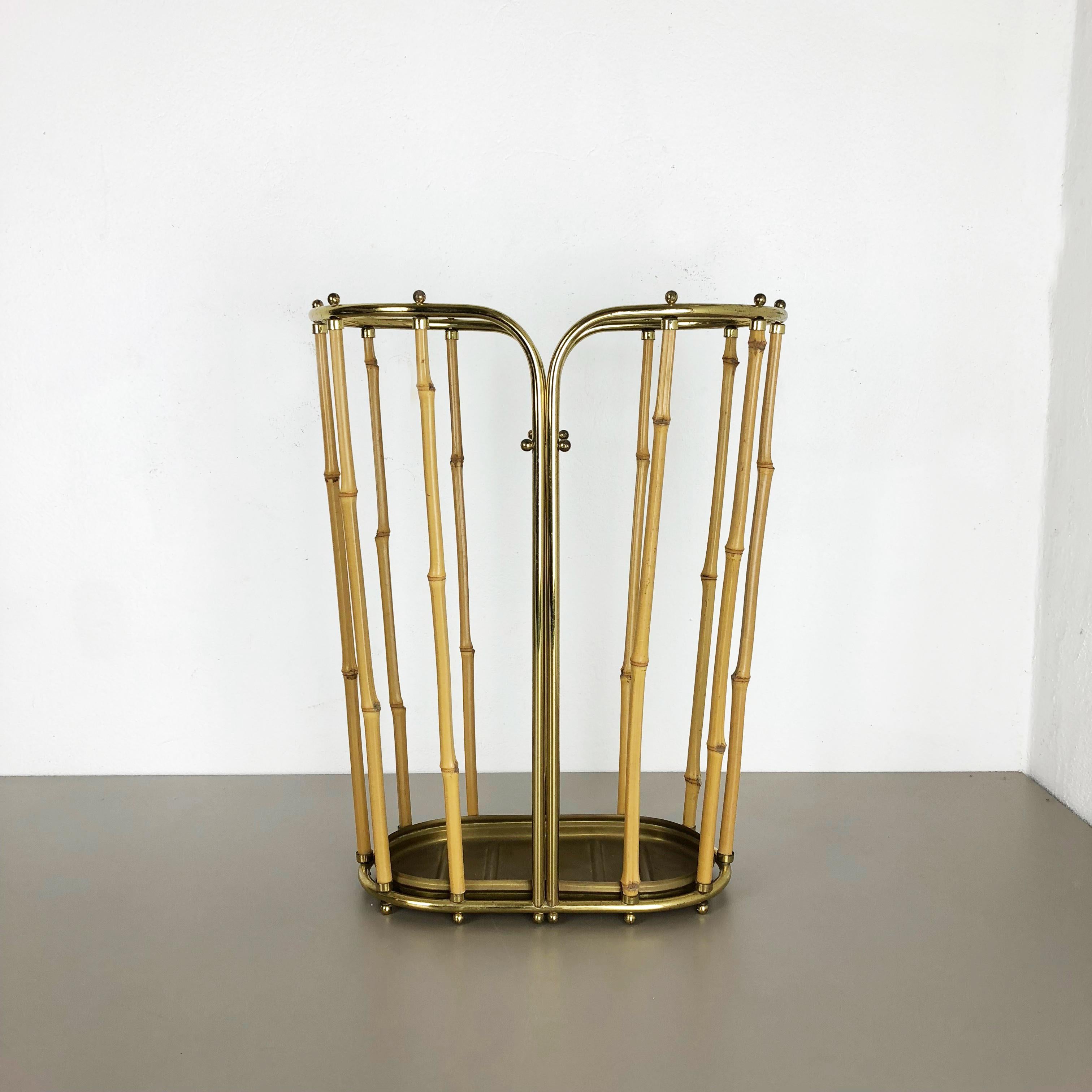 Article:

Umbrella stand Hollywood Regency.


Origin:

Austria


Age:

1960s


This original vintage Hollywood Regency umbrella Stand was produced in the 1950s in Austria. it is made of solid metal aluminium with brass applications at