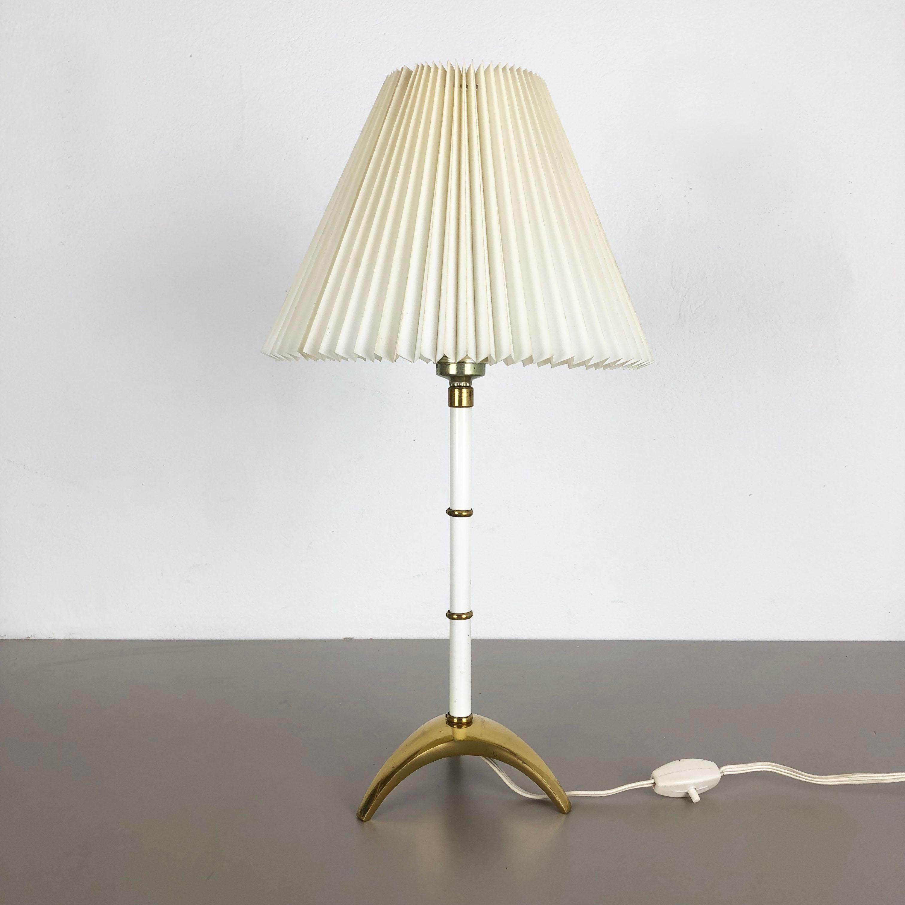 Article:

tripod table light


Origin:

Austria


Age:

1960s


This original vintage tripod table light was designed and produced in the 1960s in Austria. the super rare and Minimalist tripod stand element is made of brass combined