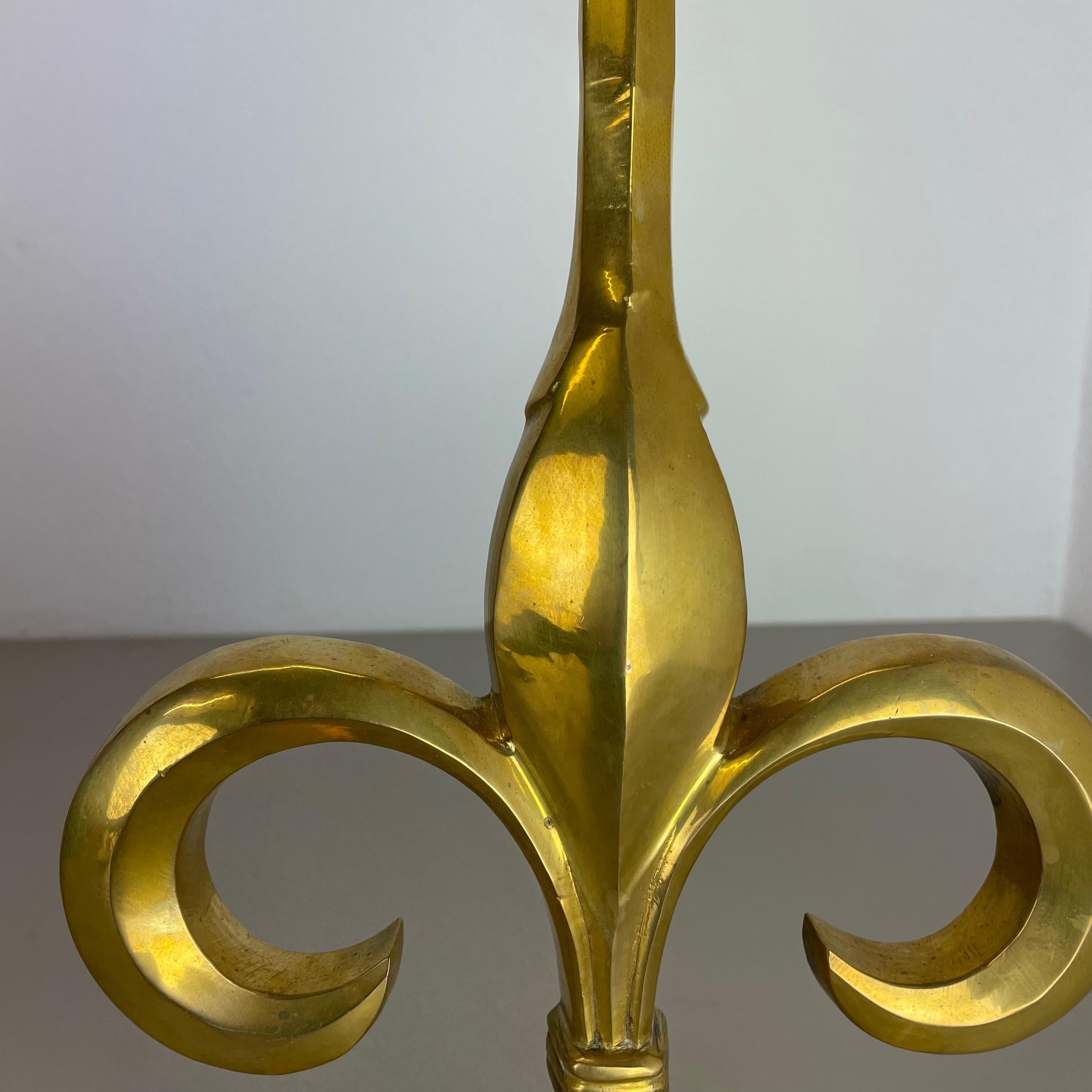 Original Hollywood Regency Brass „French Lily“ Door Stopper Object, France 1970s For Sale 6
