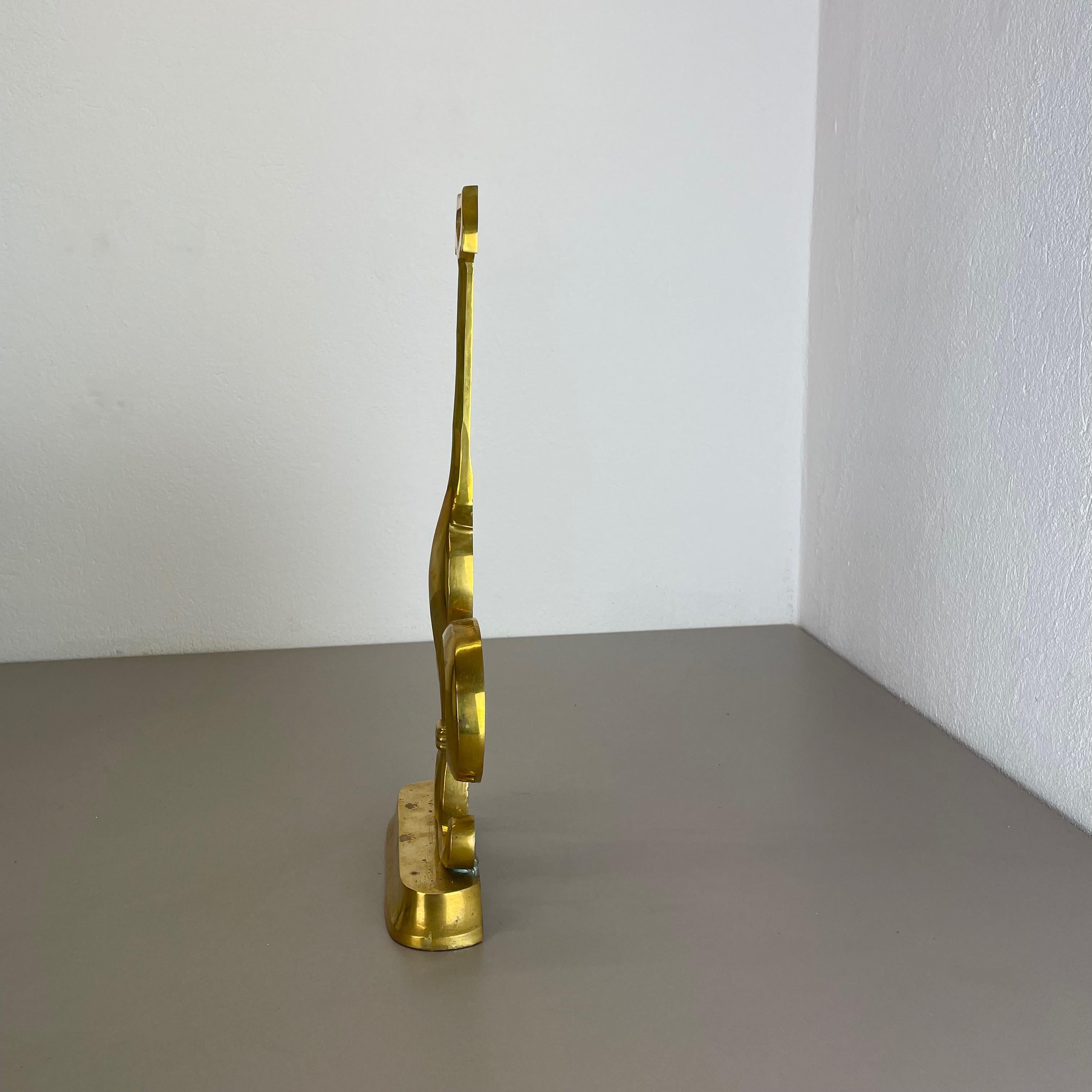 Original Hollywood Regency Brass „French Lily“ Door Stopper Object, France 1970s For Sale 9