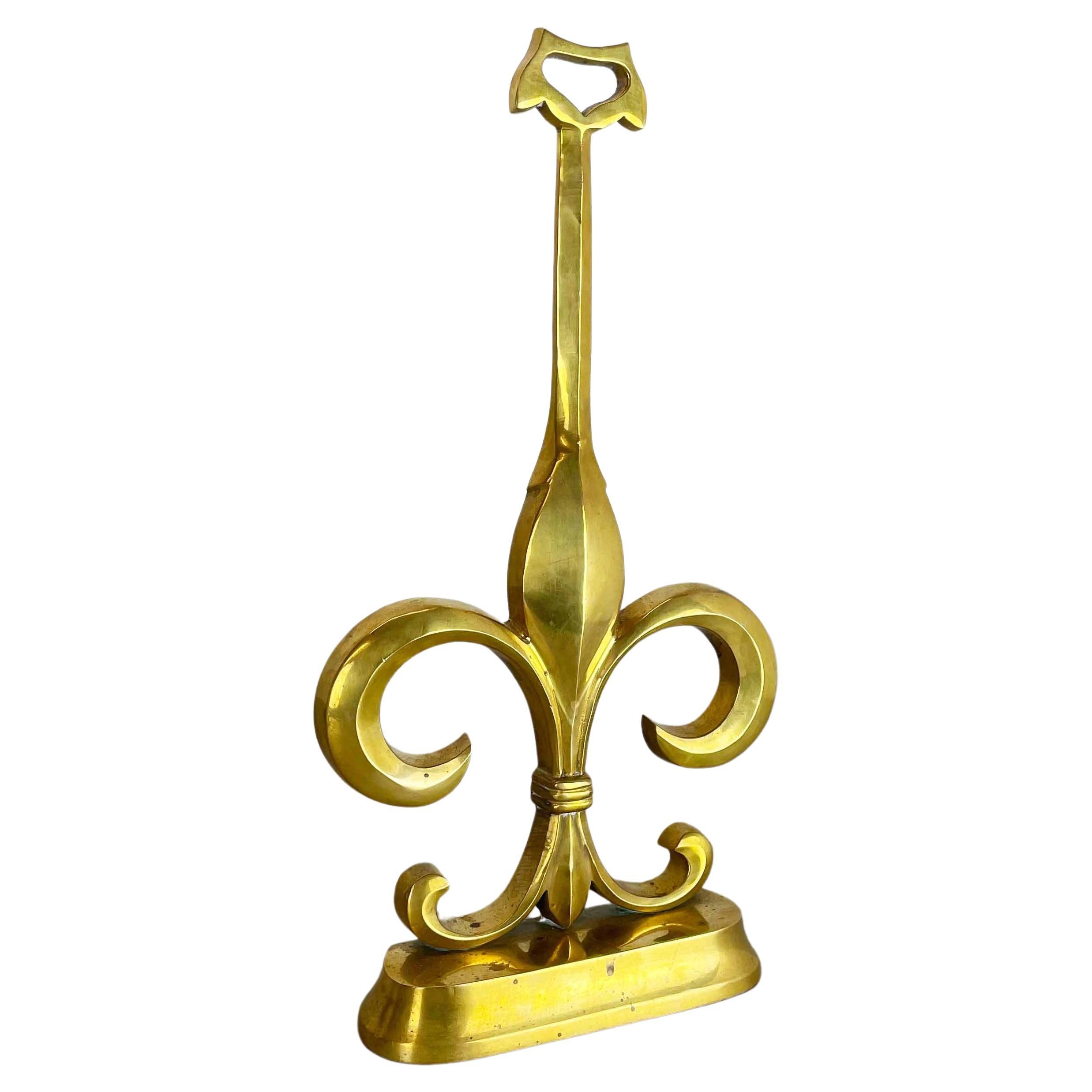 Original Hollywood Regency Brass „French Lily“ Door Stopper Object, France 1970s For Sale