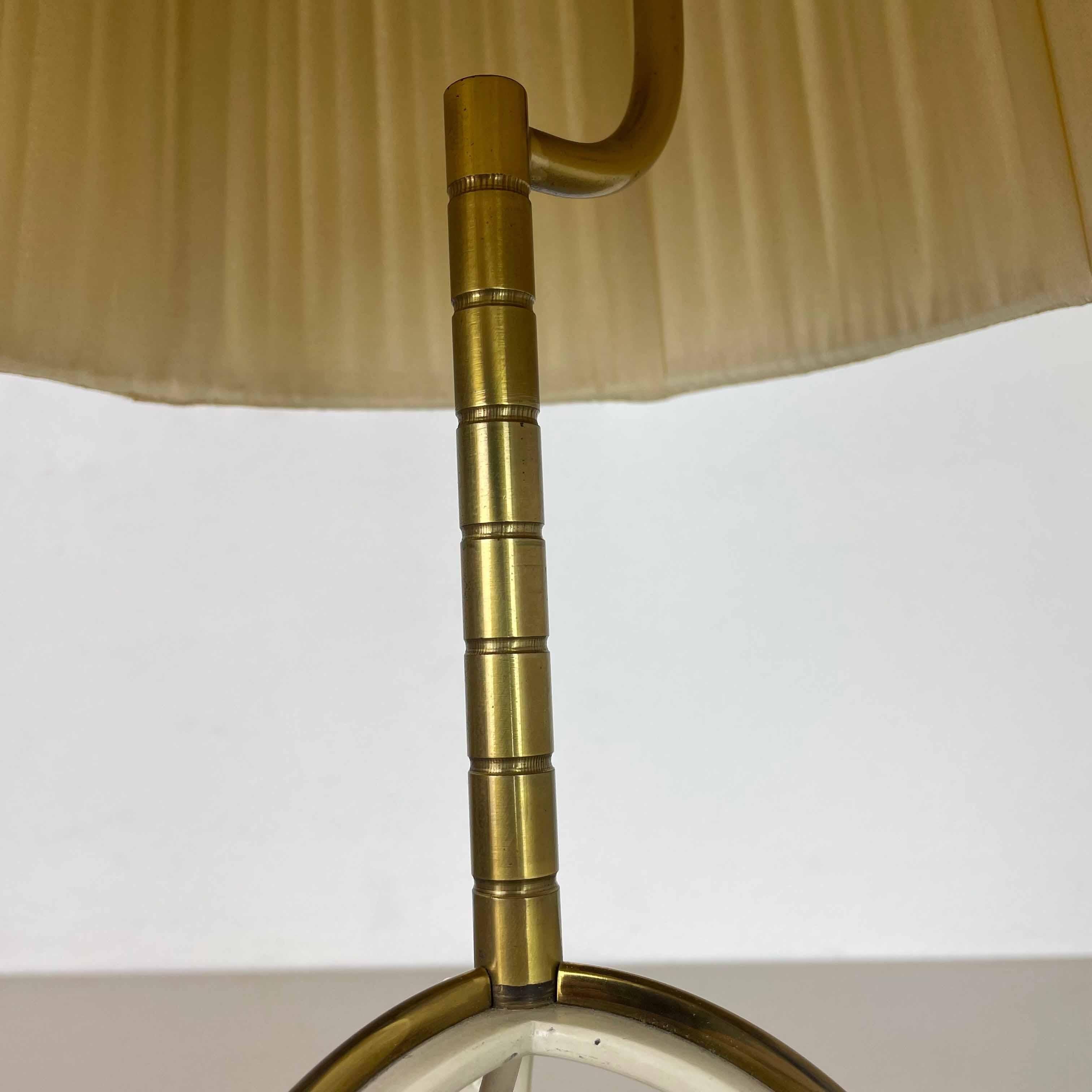 20th Century Original Hollywood Regency Kalmar Style Brass Tripod Table Light, Austria, 1950s For Sale