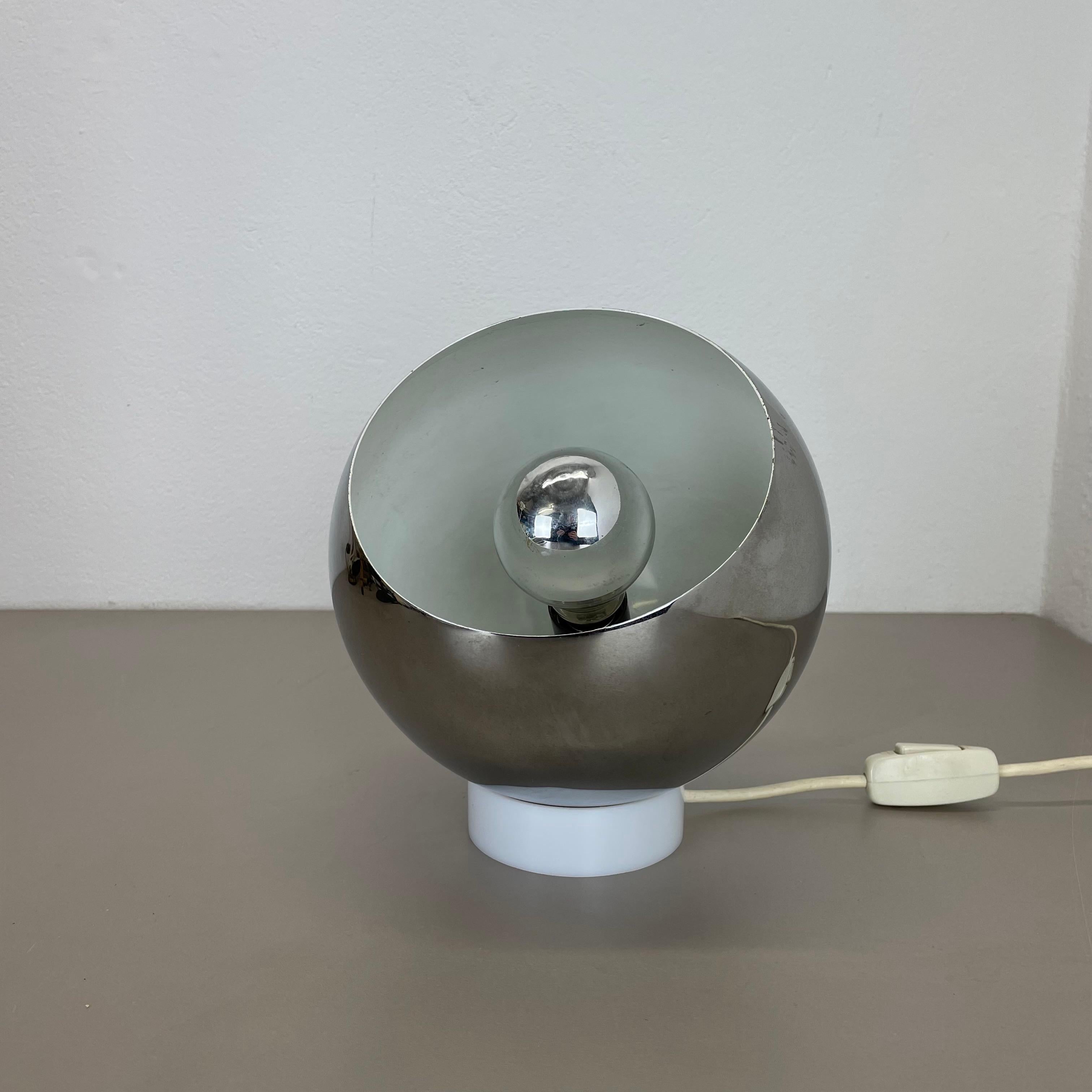 Italiano Originale lampada da tavolo a sfera Sputnik in stile Hollywood Regency, Italia anni '70 in vendita