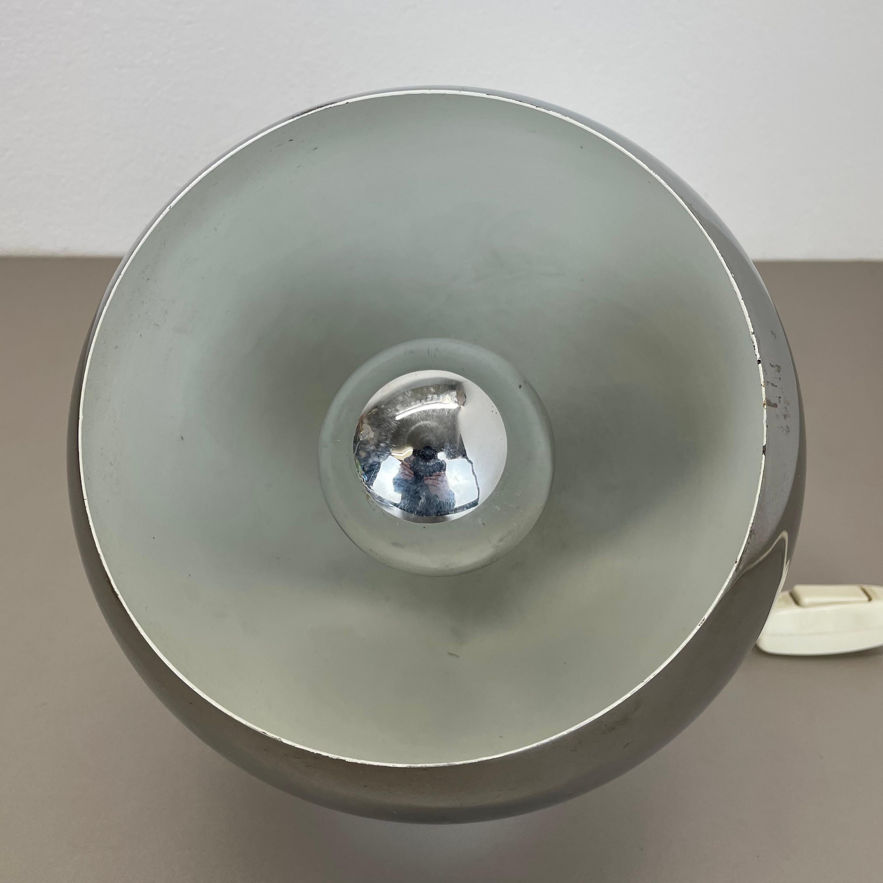 XX secolo Originale lampada da tavolo a sfera Sputnik in stile Hollywood Regency, Italia anni '70 in vendita