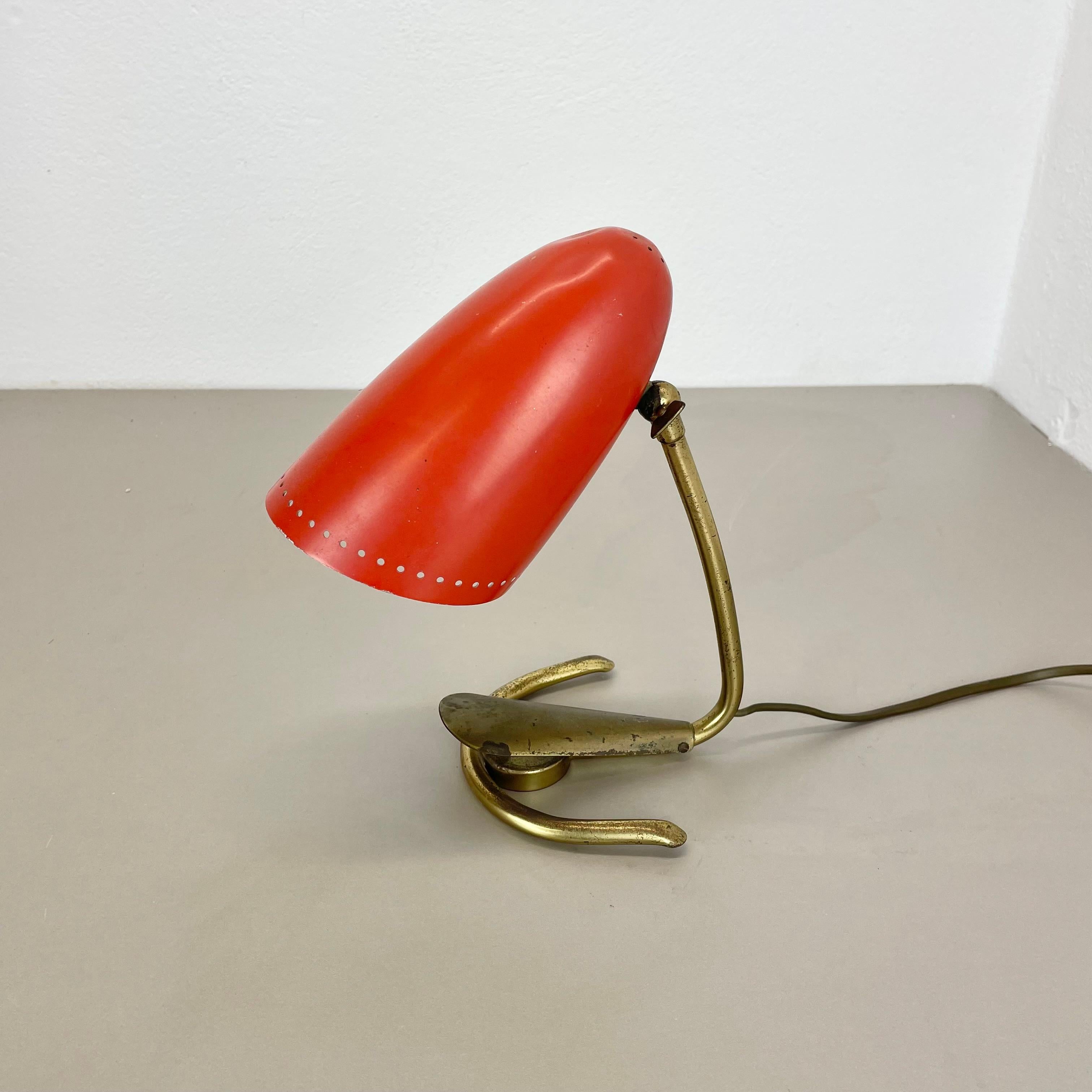 Article:

modernist brass table light 


Origin:

Italy


Decade:

1950s



This original vintage light was designed and produced in the 1950s in Italy. The light is made of brass with a nice formed elegant hollywood regency style shape. The light