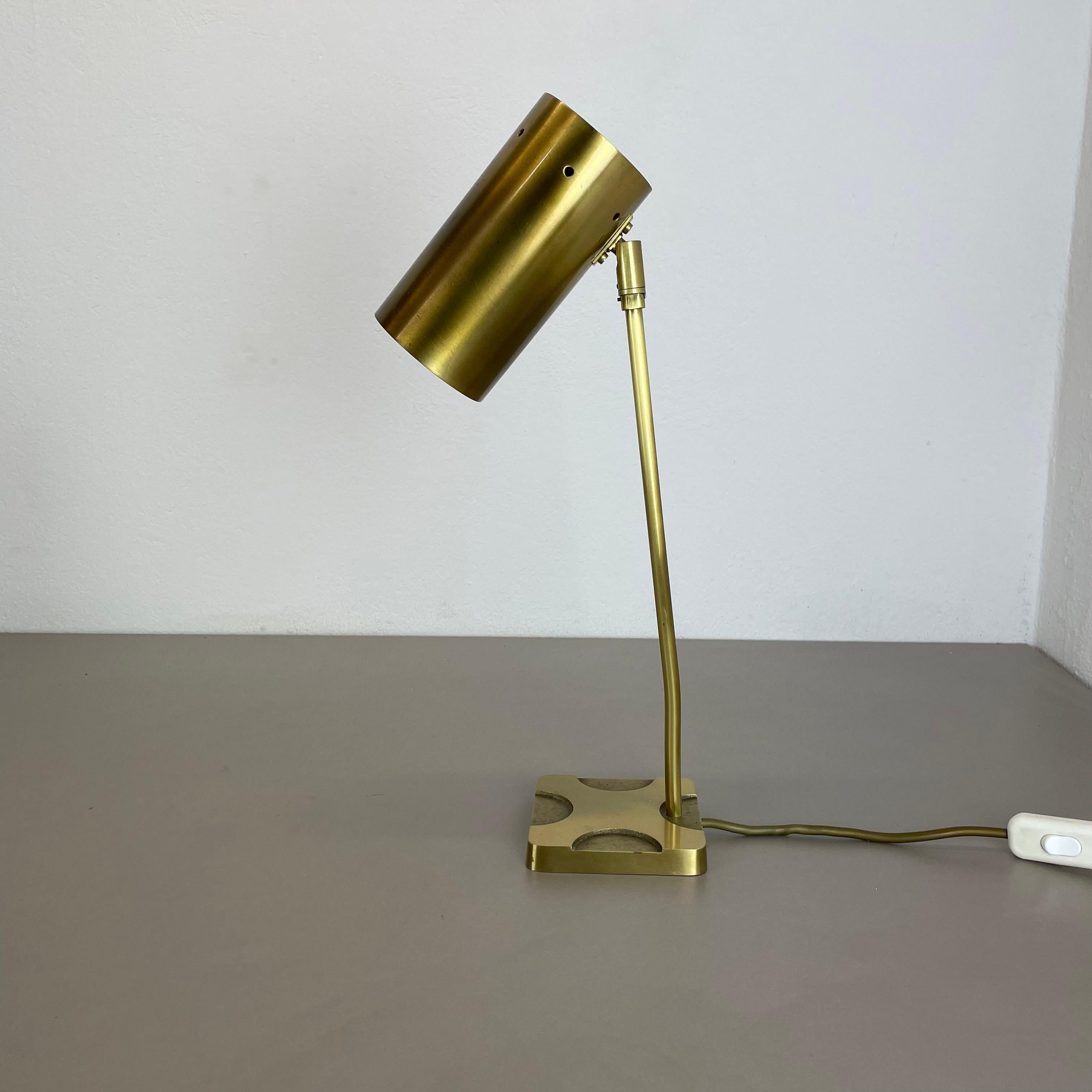 Article:

modernist brass table light 


Origin:

Italy


Decade:

1970s



This original vintage light was designed and produced in the 1970s in Italy. The light is made of brass with a nice formed elegant hollywood regency style shape. The light
