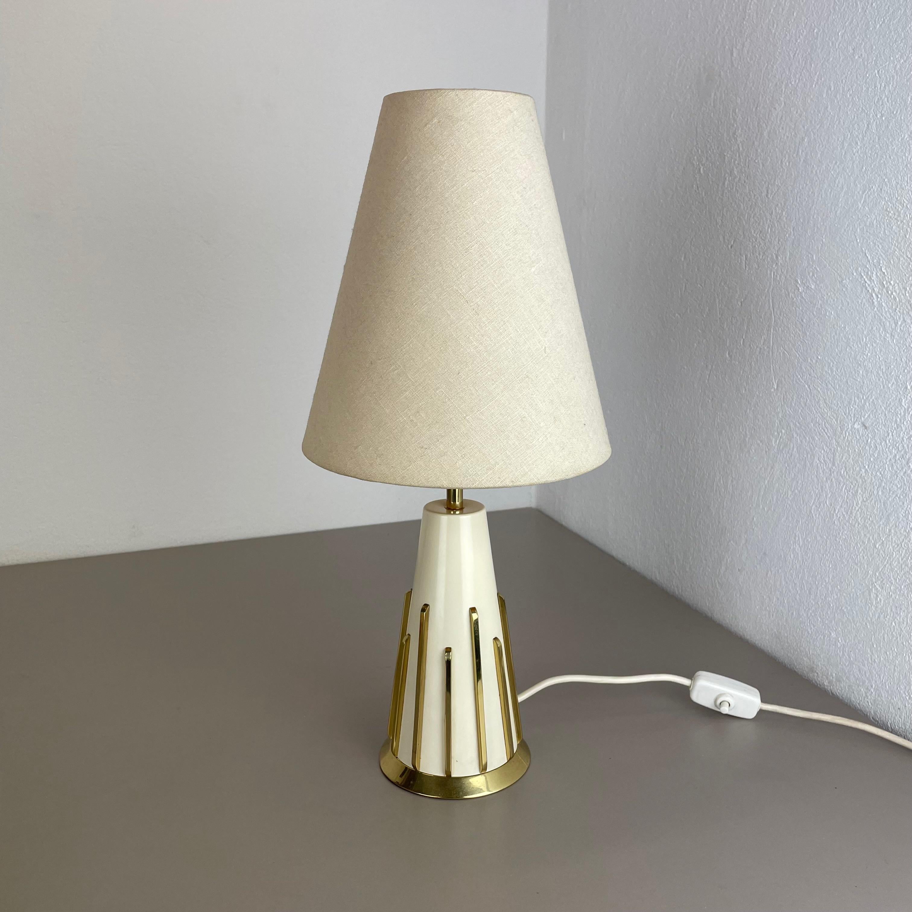 Article:

modernist table light in style of Stilnovo design


Origin:

Italy


Decade:

1950s





This original vintage light was designed and produced in the 1950s in Italy. The light base is made of metal in beige tone with a
