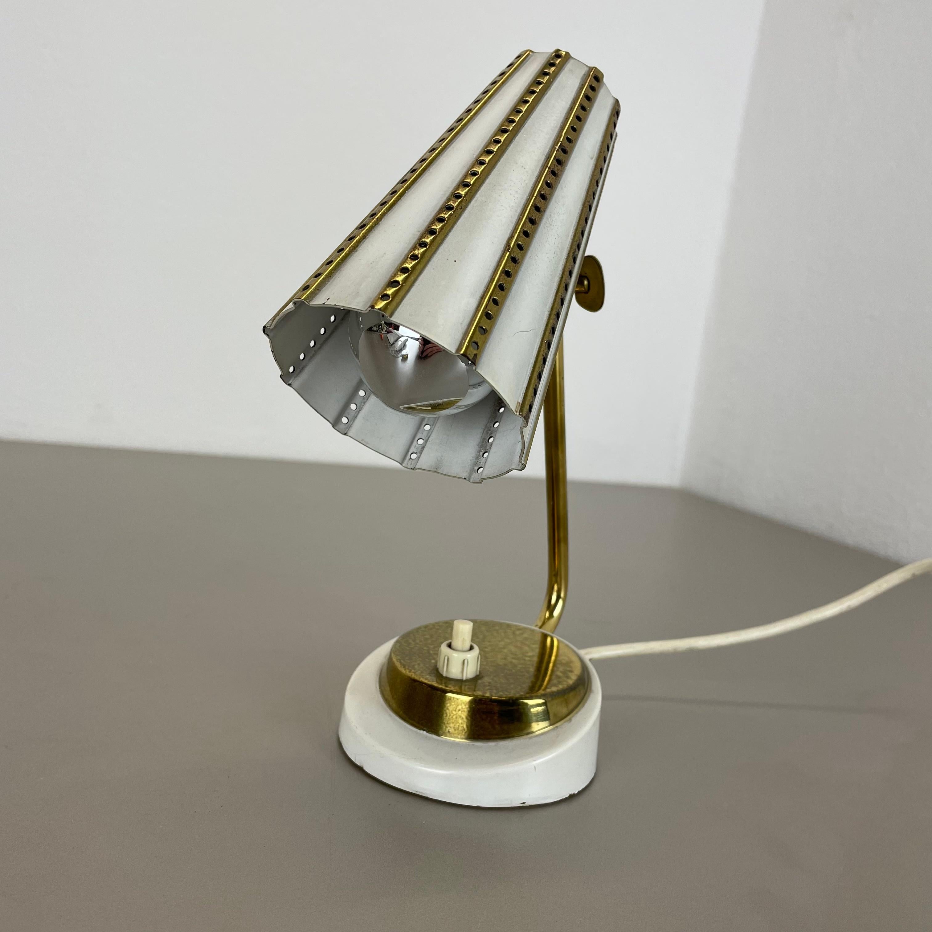 Article:

modernist table light in style of STILNOVO design


Origin:

Italy


Decade:

1950s





This original vintage light was designed and produced in the 1950s in Italy. The light is made of metal and brass with a nicr formed