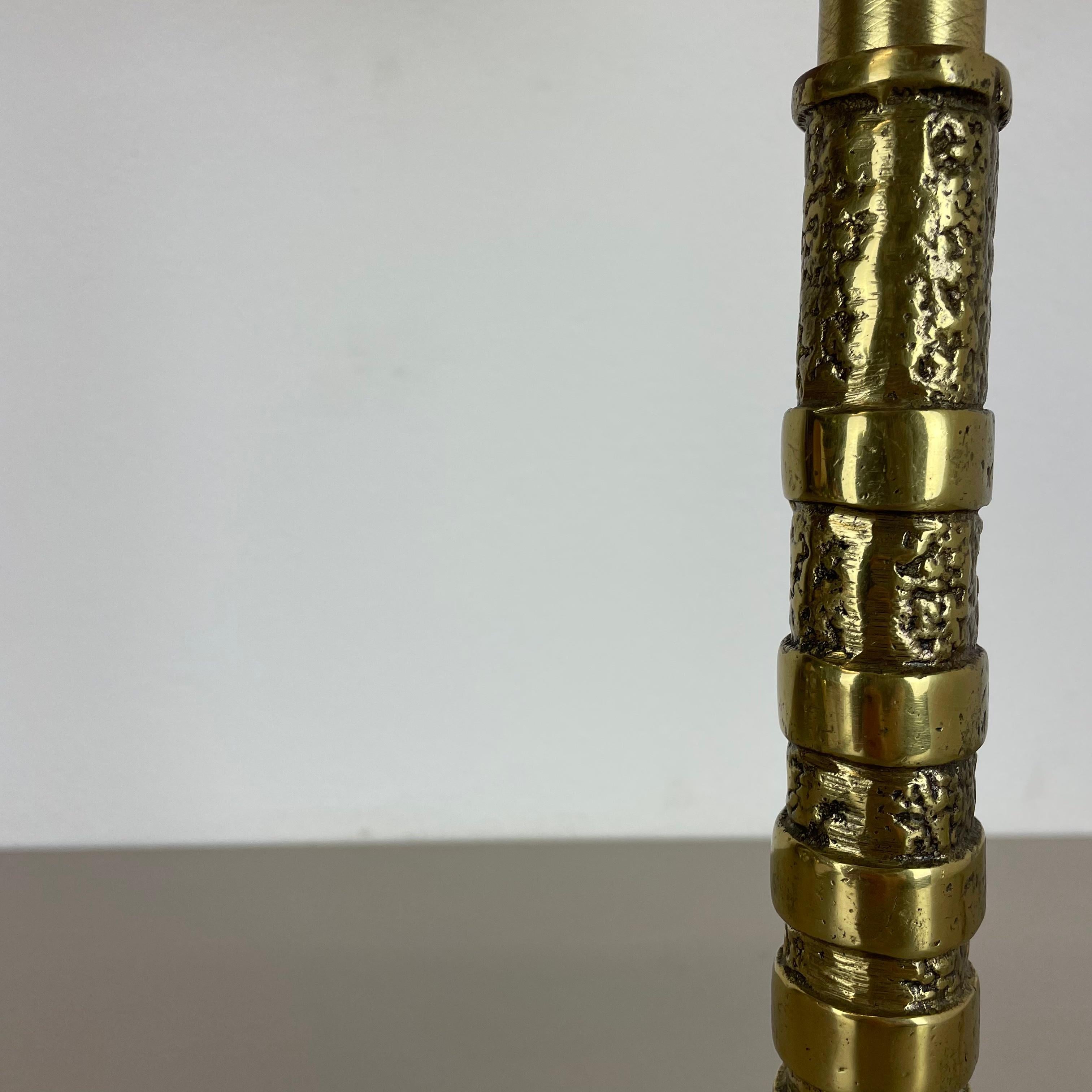 Original Hollywood Regency Style Floral Brutalist Brass Table Light, Italy 1970s For Sale 1