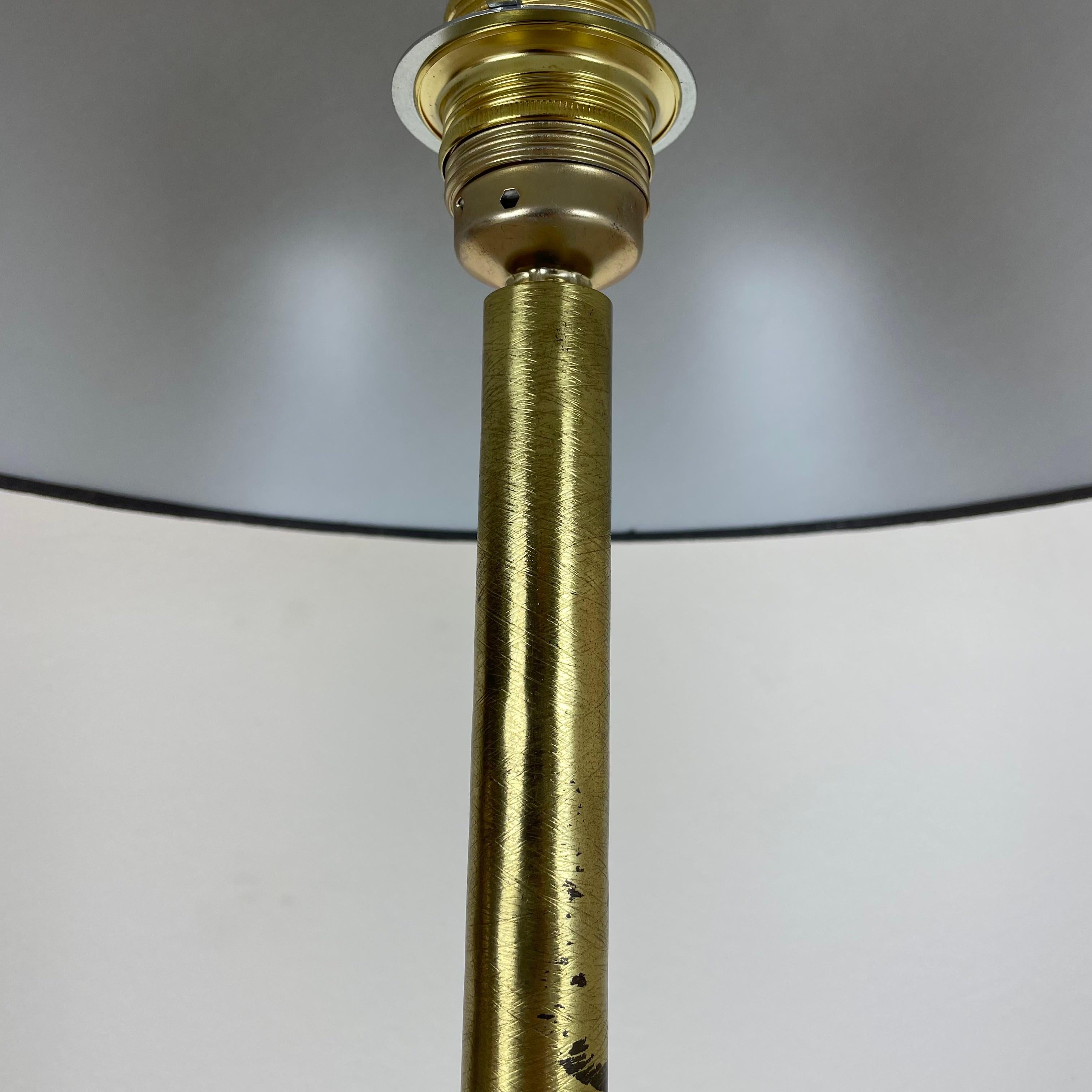 Original Hollywood Regency Style Floral Brutalist Brass Table Light, Italy 1970s For Sale 2