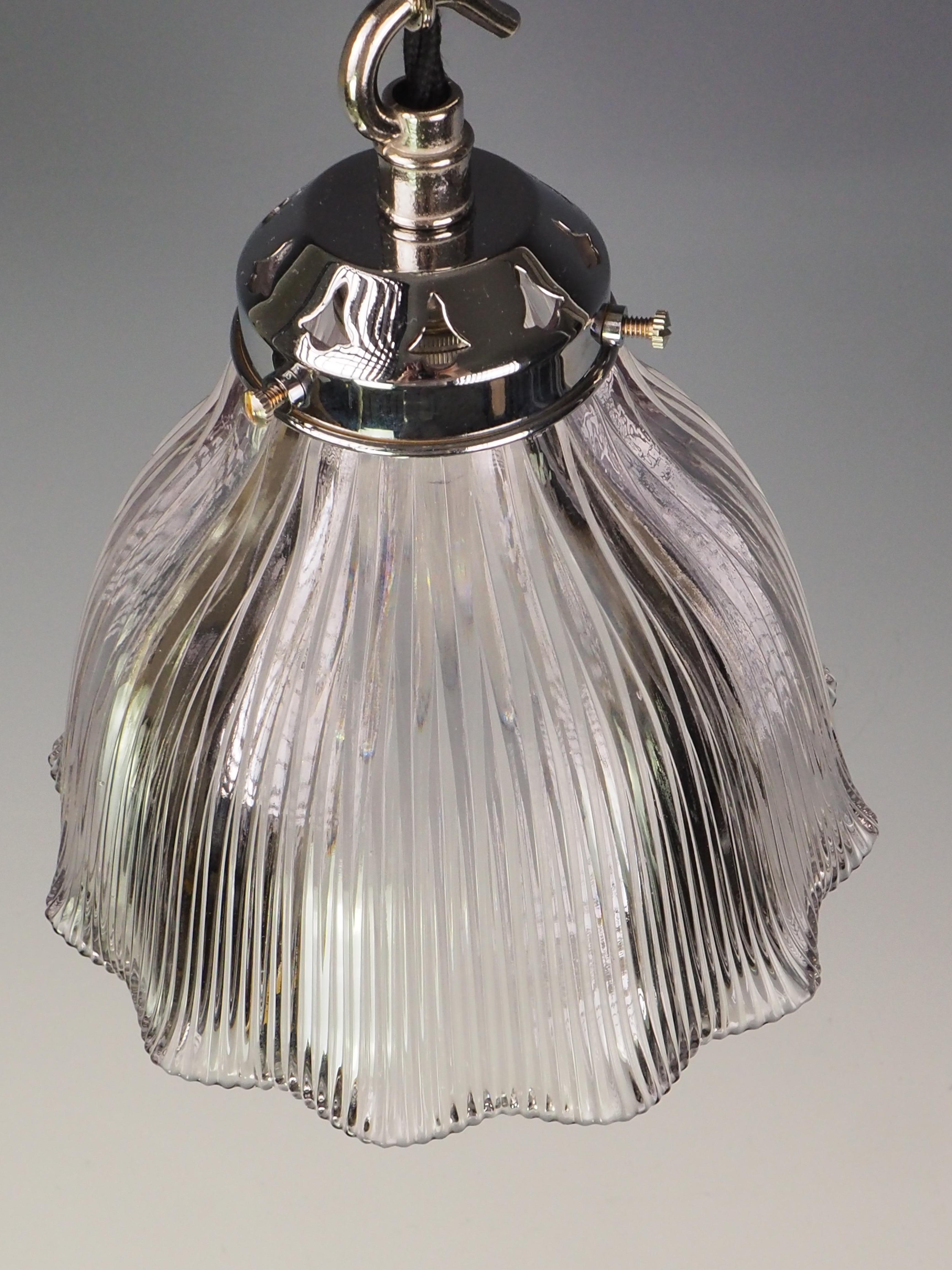 Plafonnier suspendu original en Holophane - Abat-jour en verre industriel vintage en vente 1