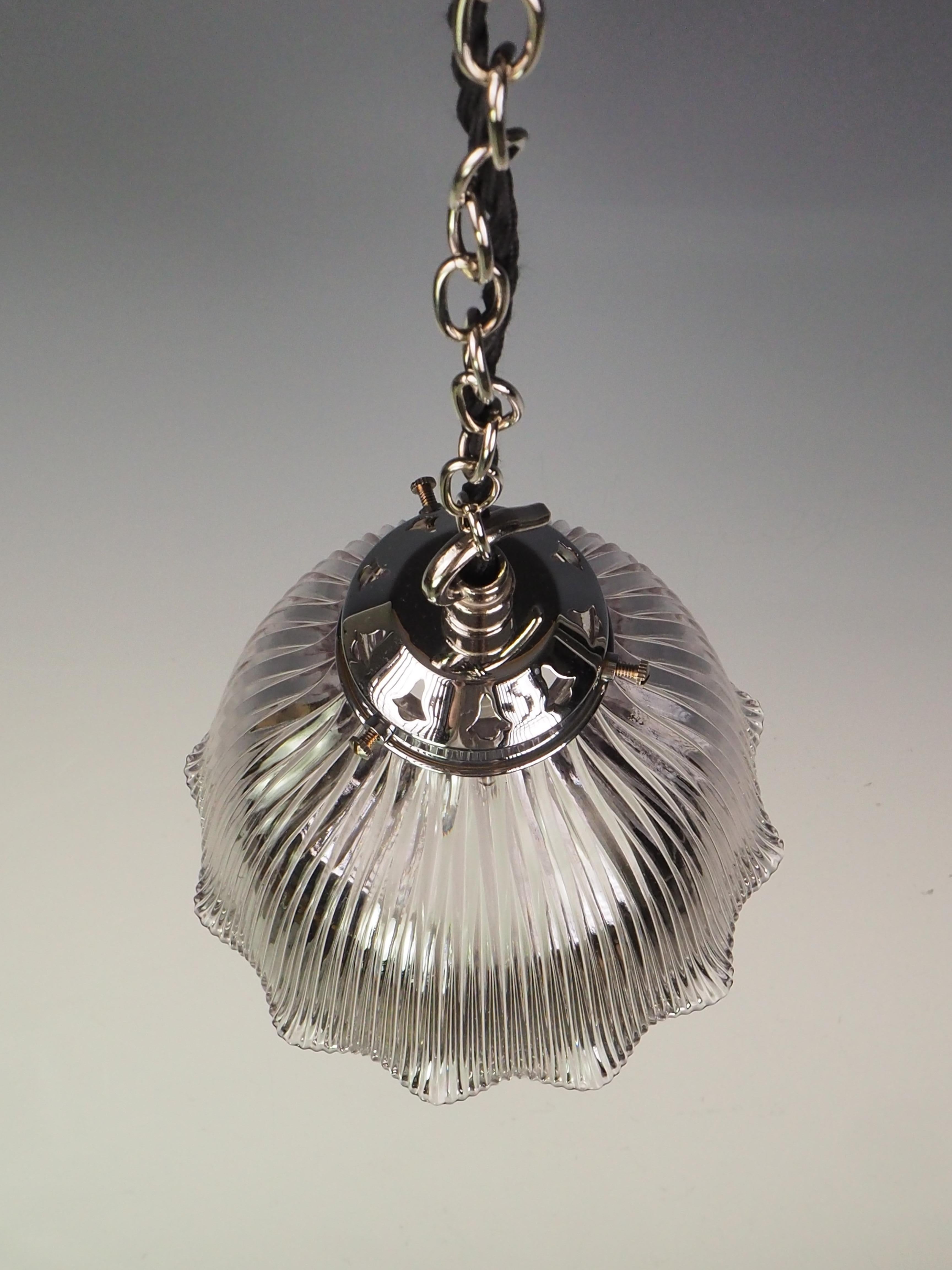 Plafonnier suspendu original en Holophane - Abat-jour en verre industriel vintage en vente 2