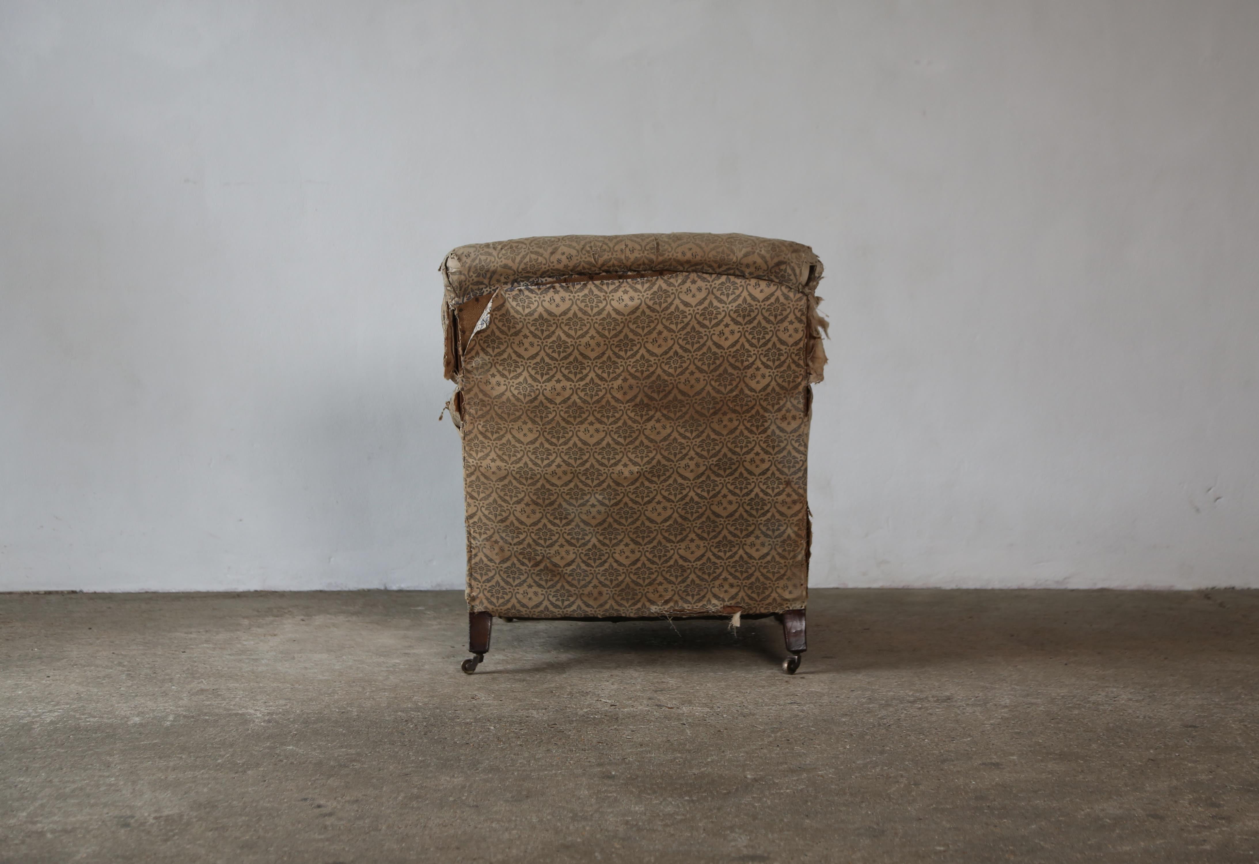 Original Howard and Sons Bridgewater Armchair, England, 19th Century In Good Condition For Sale In LEWES, GB