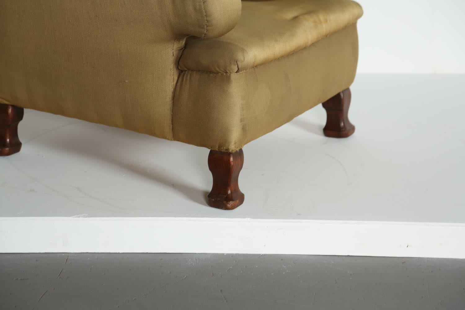 Original Howard Era Armchair, England, 19th Century, for Reupholstery In Good Condition For Sale In LEWES, GB