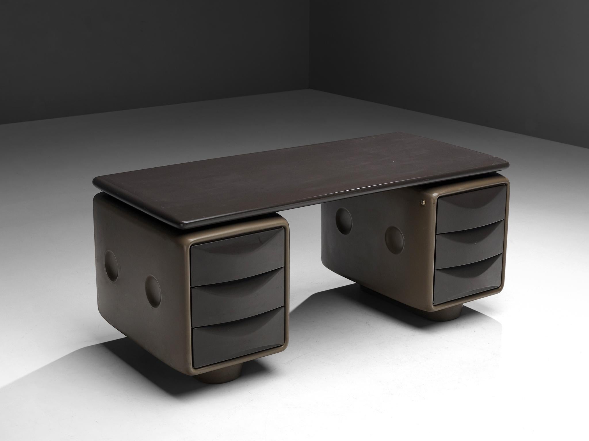 ‘Igl’ Ernest Hofmann for Werndl, desk model 'Igl-Jet', polyurethane, wood, Germany, 1970/71

Ernest Hofmann’s, artist name ‘Igl’, design recently gained international audience. The same model in an orange color furnished the MIB headquarters in the