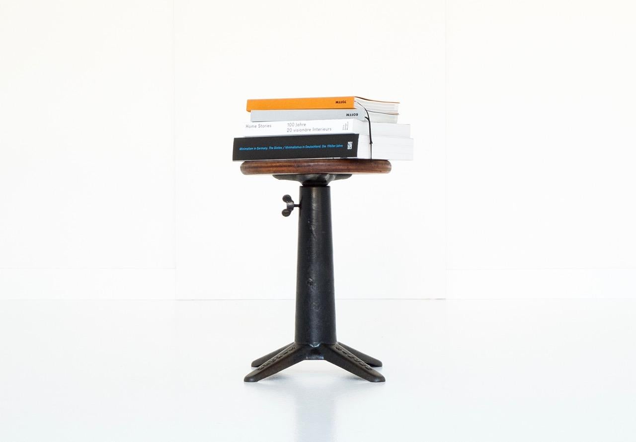 Original Industrial Singer Stool, Height Adjustable, circa 1930 9