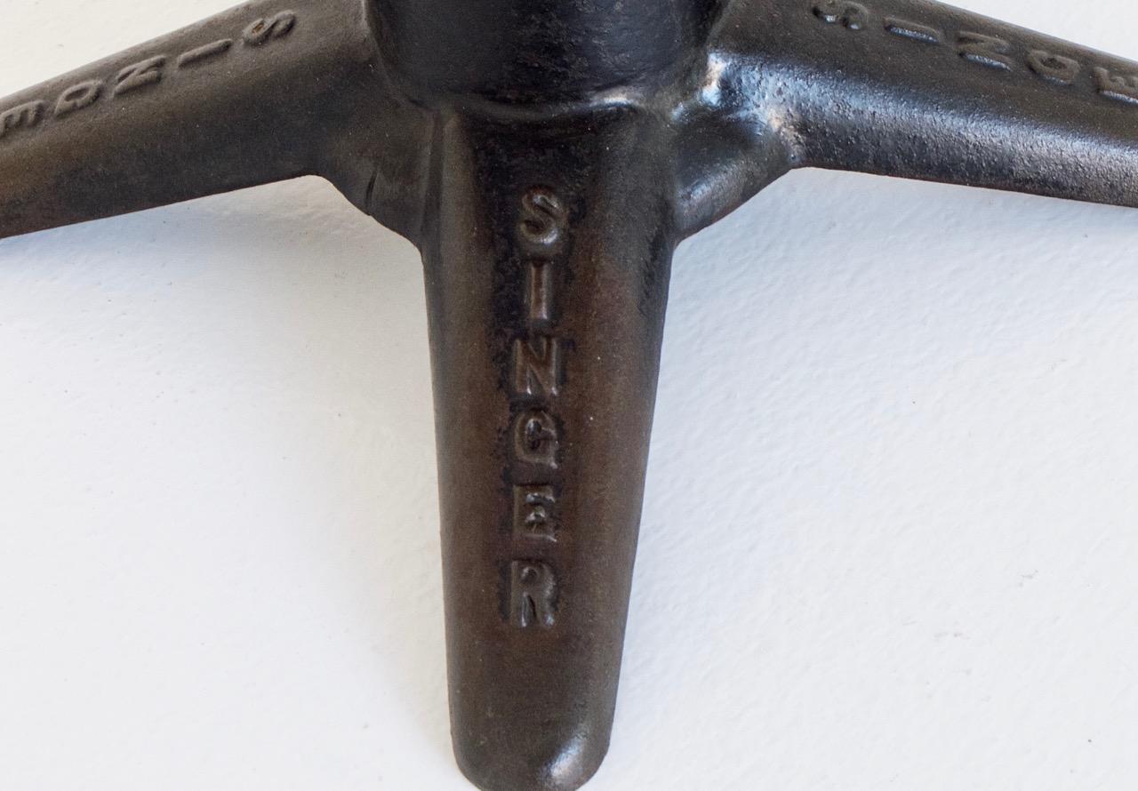 Original Industrial Singer Stool, Height Adjustable, circa 1930 12