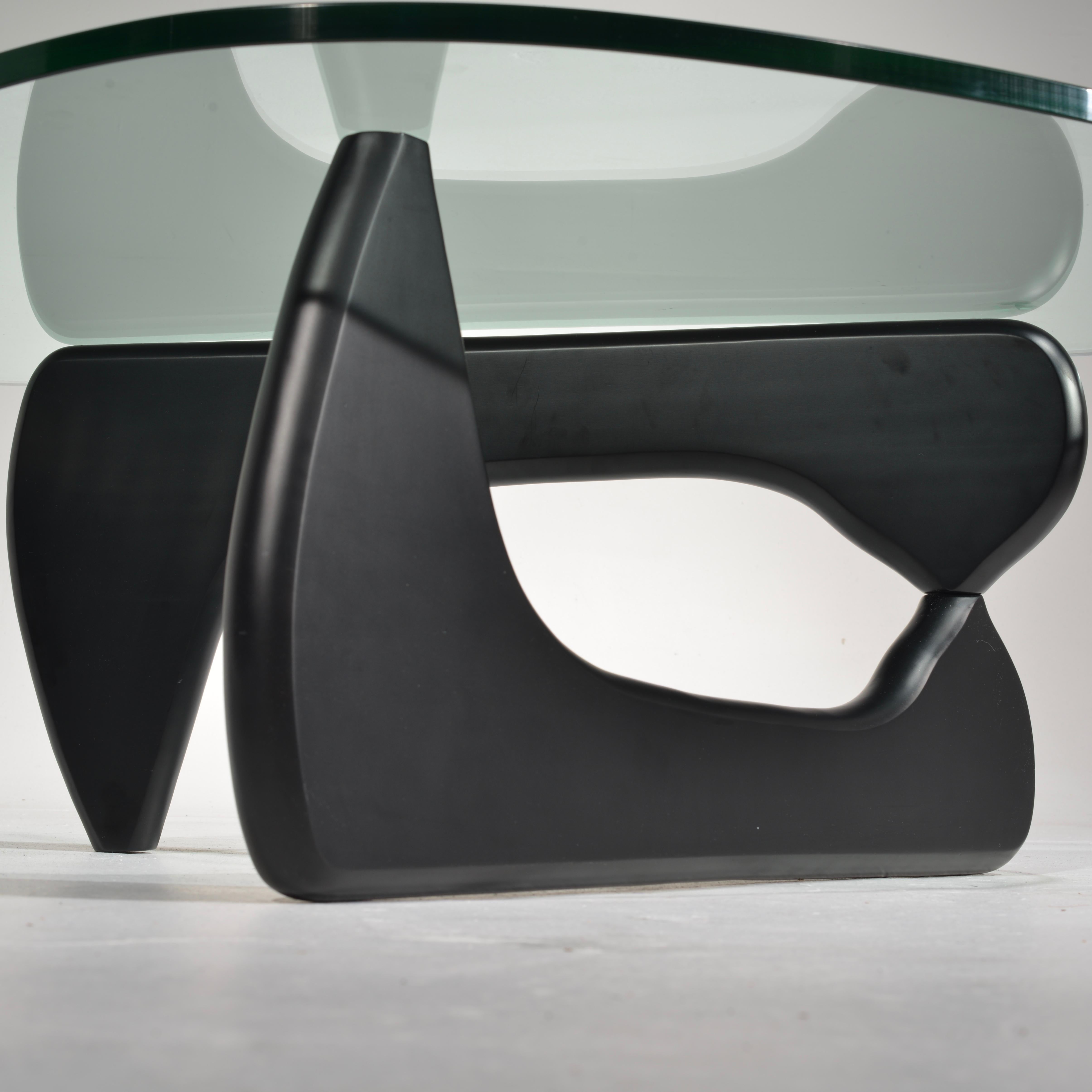 Original Isamu Noguchi Sculpture Coffee Table for Herman Miller in Black In Excellent Condition In Los Angeles, CA