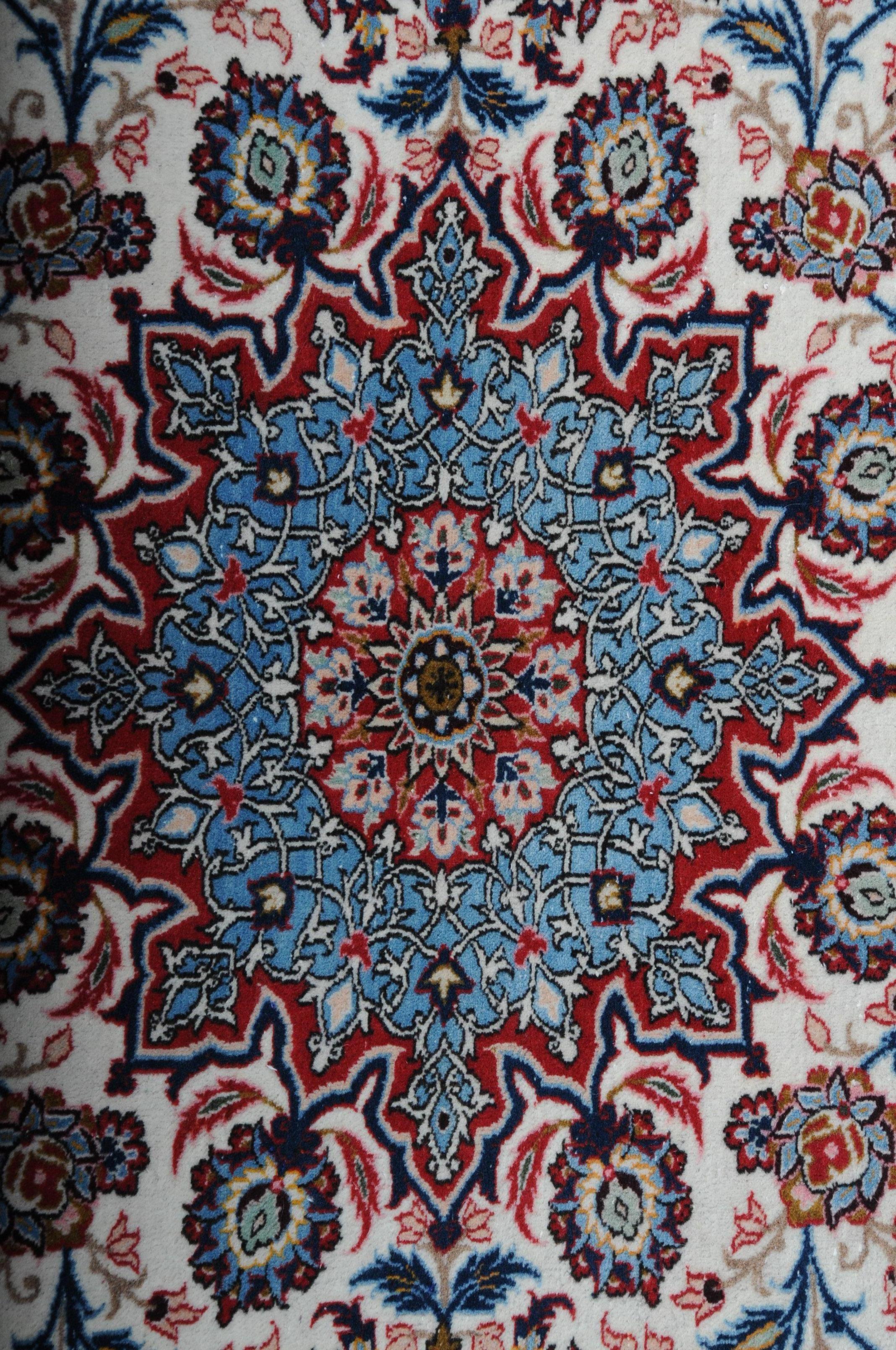 Original Isfahan Carpet, 20th Century In Good Condition For Sale In Berlin, DE