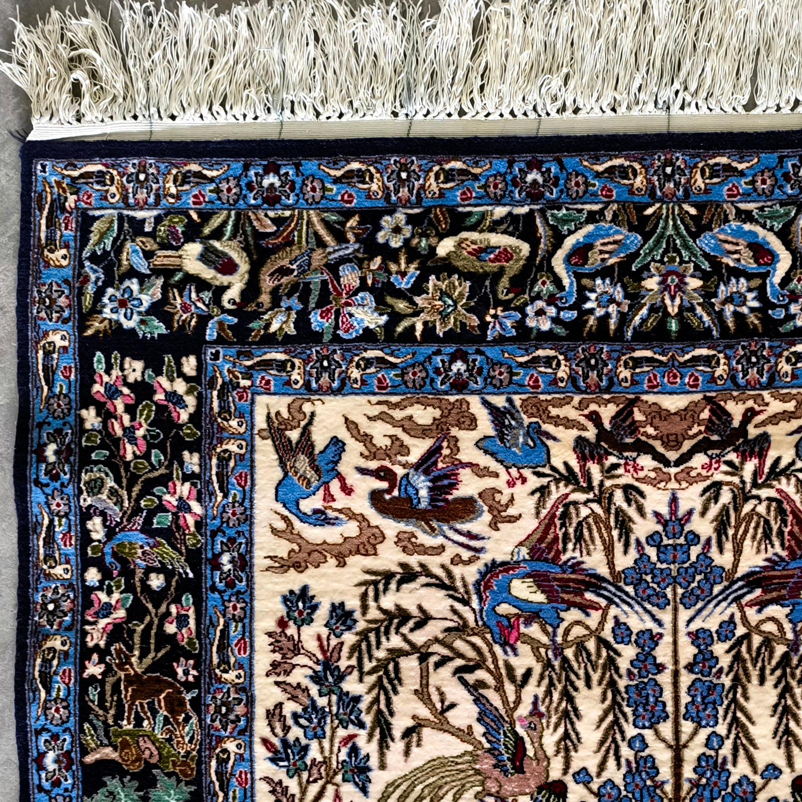 Tapis Isfahan noué à la main, motif d'arbre de vie, animaux figuratifs en vente 2