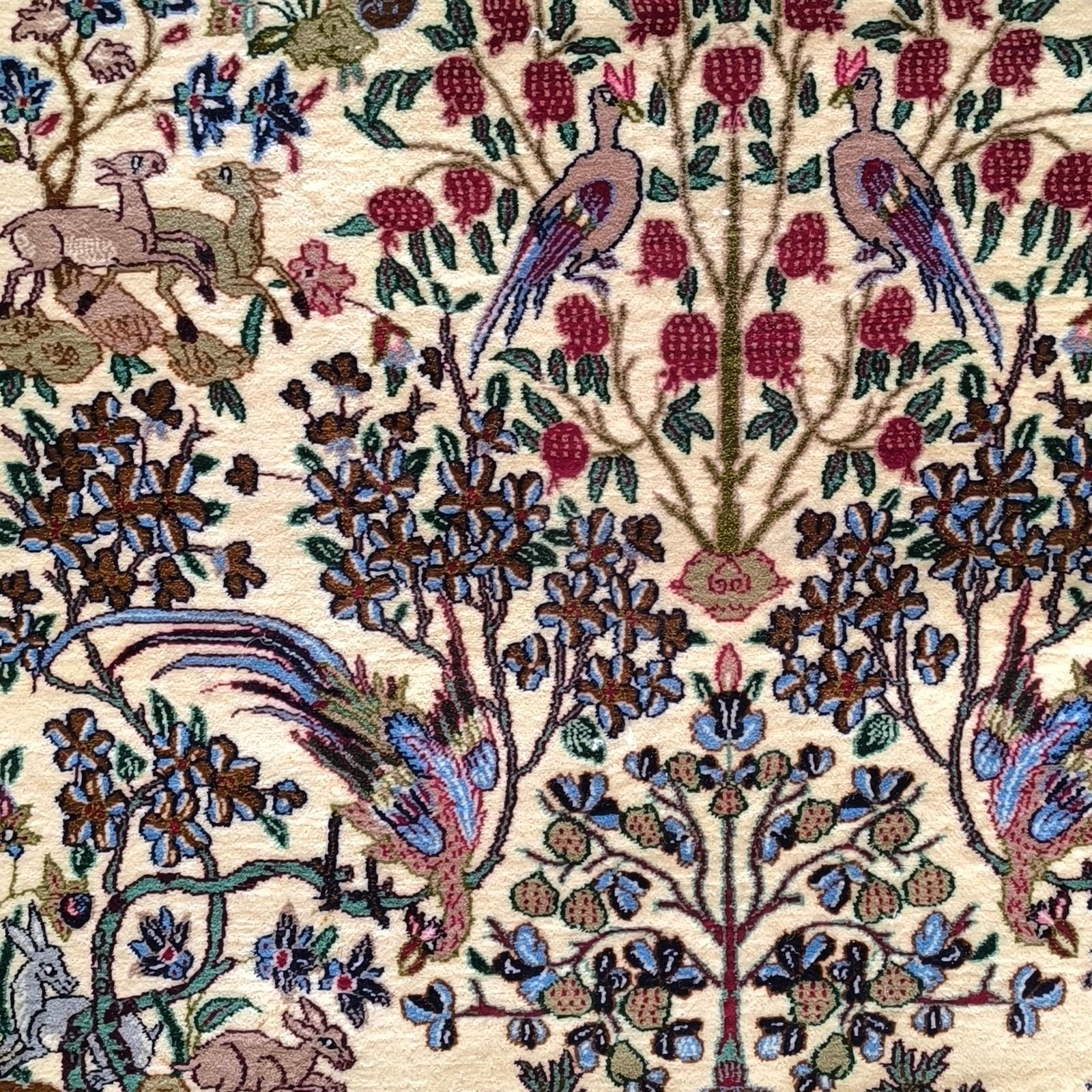 Tapis Isfahan noué à la main, motif d'arbre de vie, animaux figuratifs Excellent état - En vente à Bochum, NRW