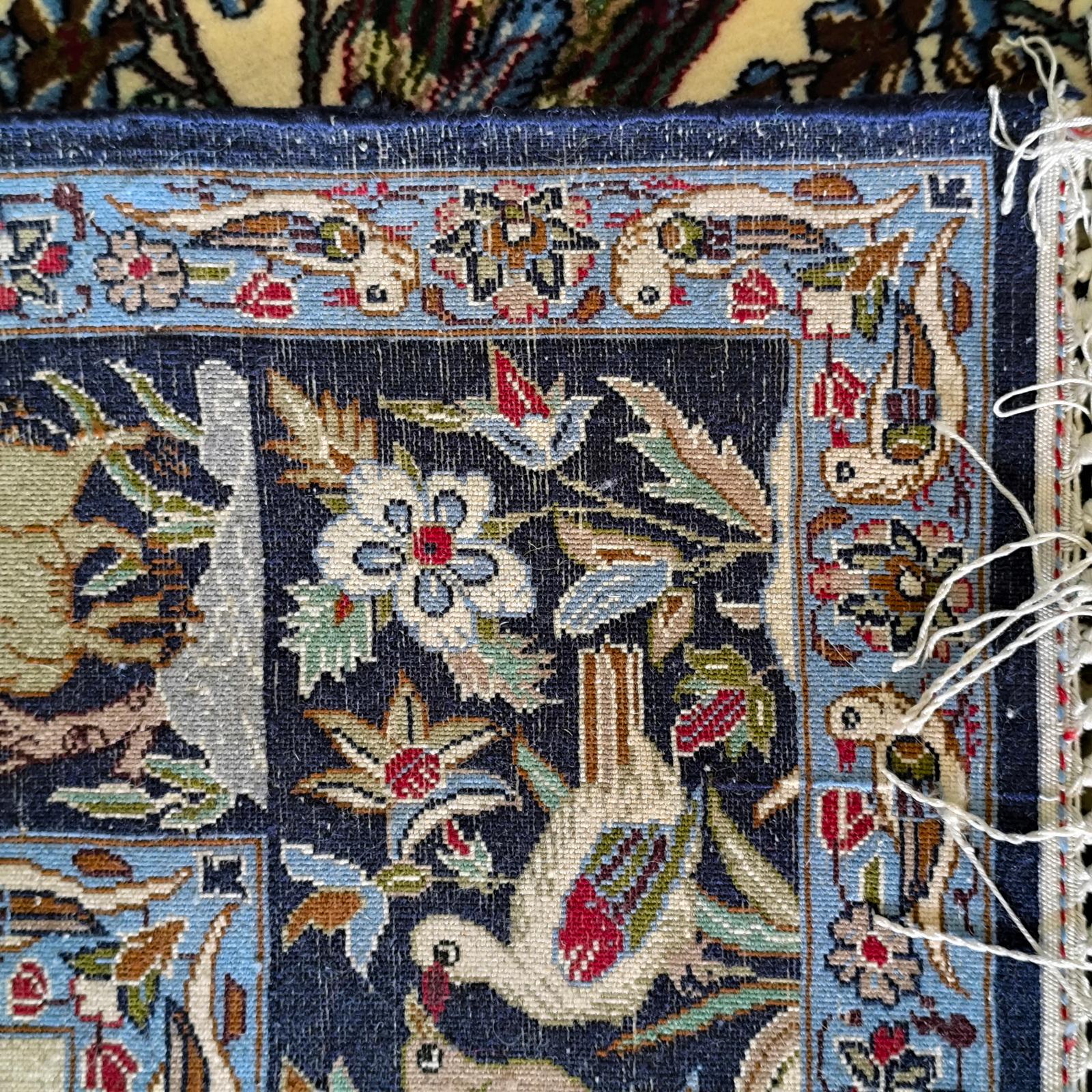Tapis Isfahan noué à la main, motif d'arbre de vie, animaux figuratifs en vente 1