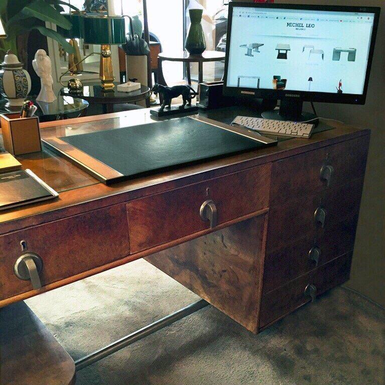 Amazing Italian Art Deco desk in walnut and briar root original, 1930.
In very excellent condition.
 