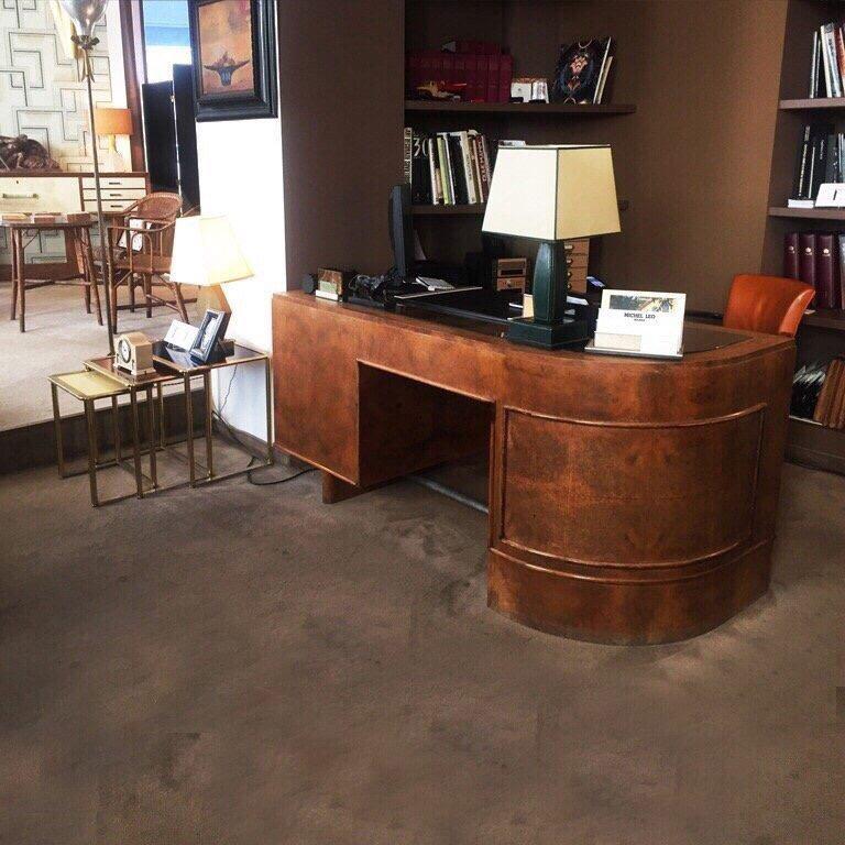 Europeo Original Italian Art Deco Desk in Walnut and Briar Root, 1930s in vendita