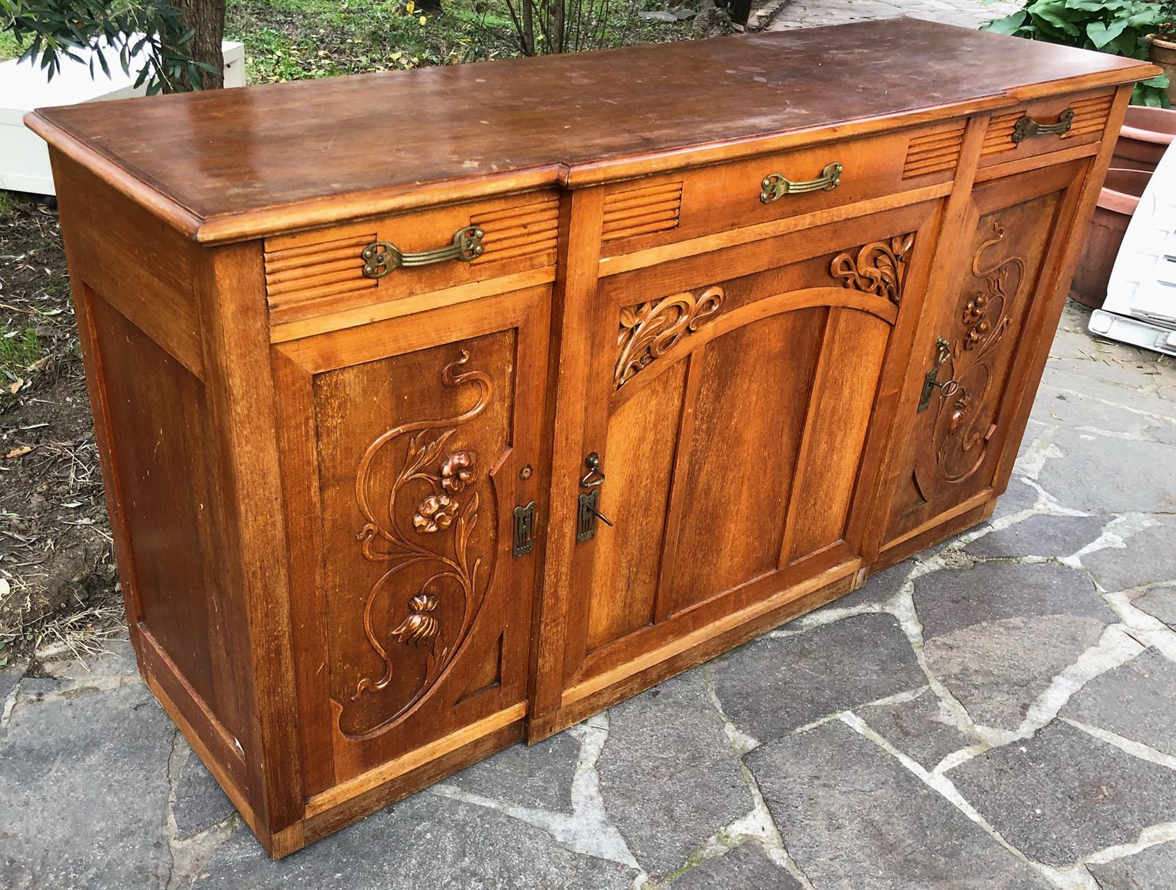 Art Nouveau Original Italian Art Noveau Sideboard in Honey-Colored Walnut with Three Drawers For Sale