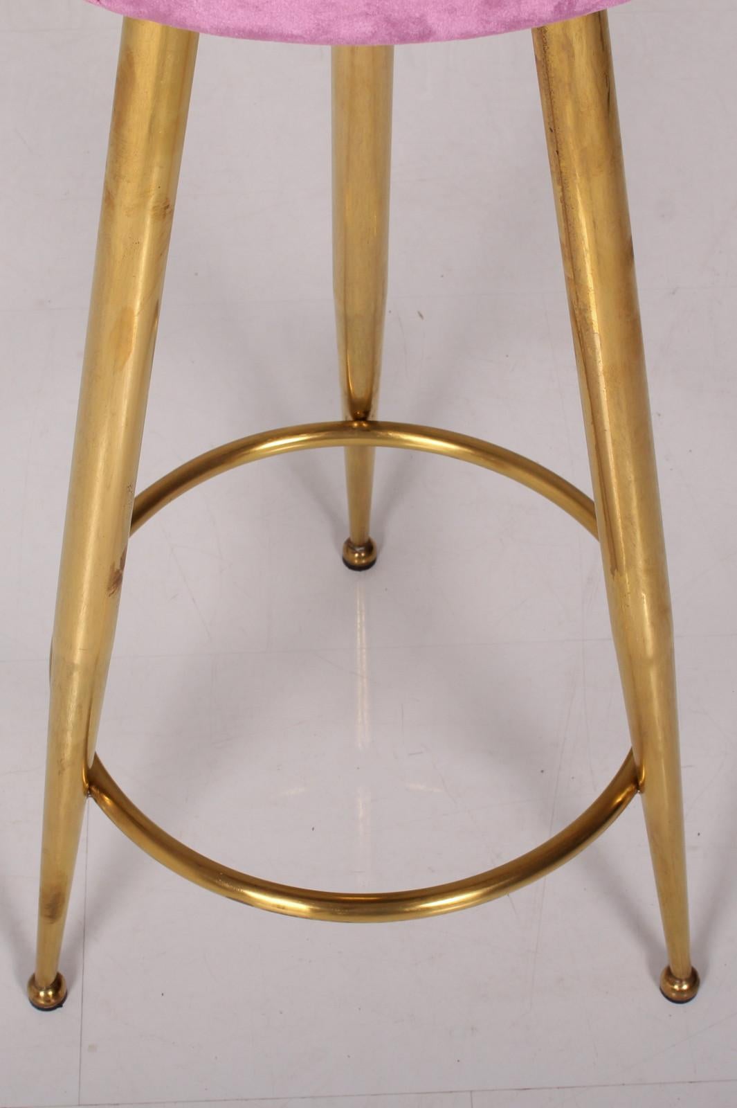 BAR/COUNTER italien original  STOOL 1950s Solid Brass rosé Velvet upholstered Excellent état - En vente à Landshut, BY