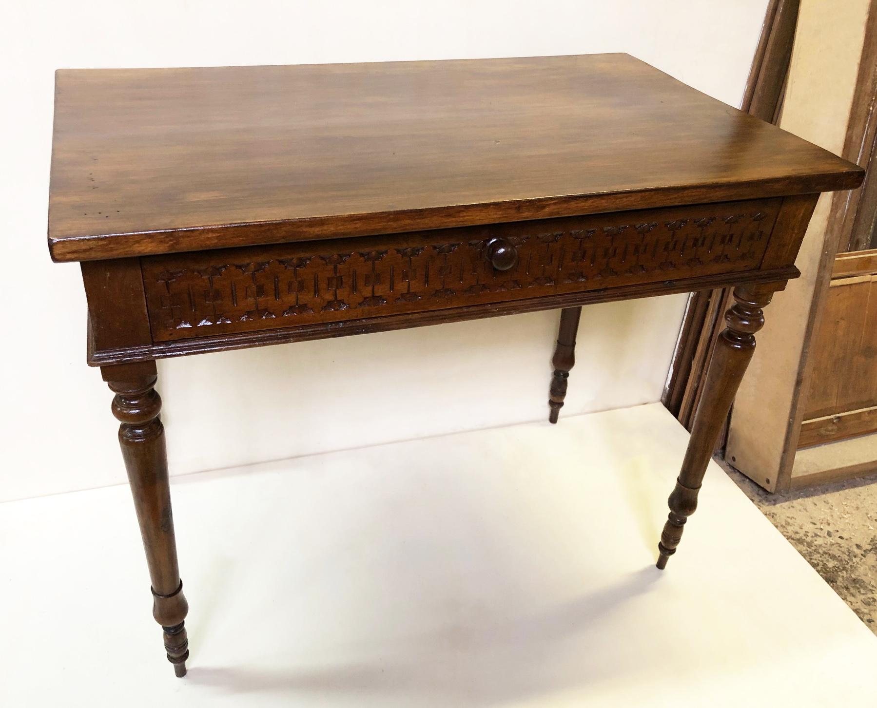 Original Italian Desk Table in Walnut with Perimeter Carvings from 1880 3