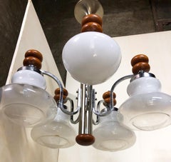 Original araña italiana de cinco luces de 1970 Cromo, madera y cristal