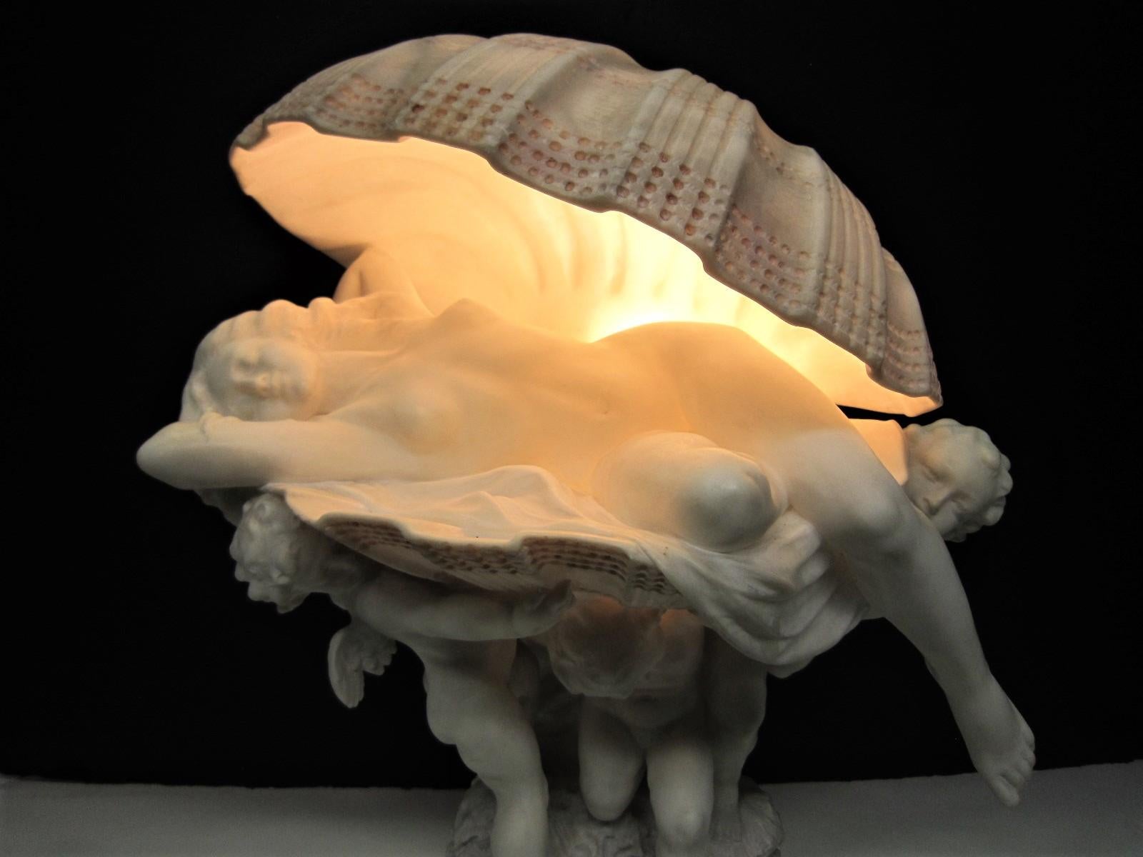 Sculpture/lampe italienne originale de nu sculptée à la main signée Umberto Stiaccini Bon état - En vente à New York City, NY