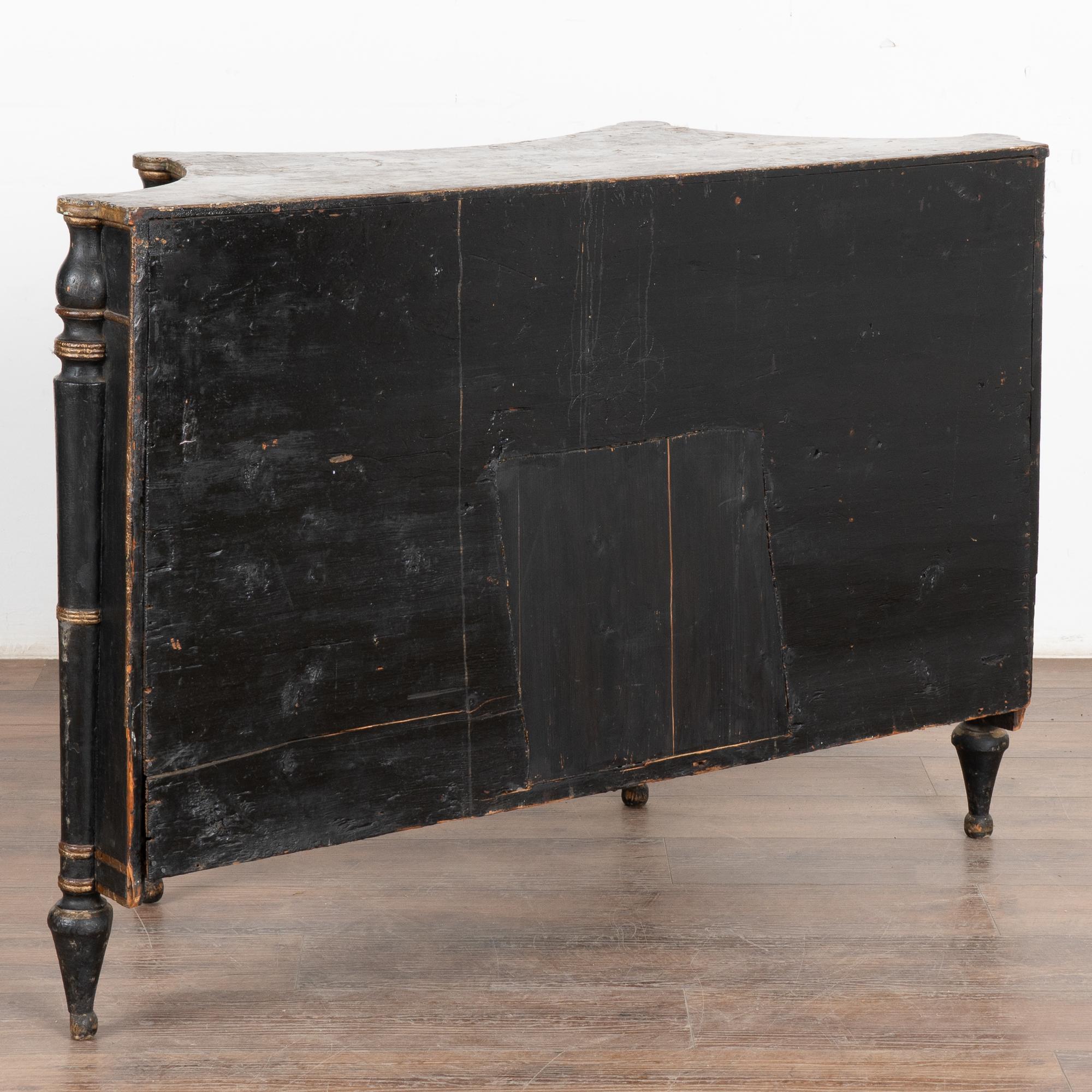 Original Italian Painted Sideboard with Four Concave Doors, circa 1820-40 7