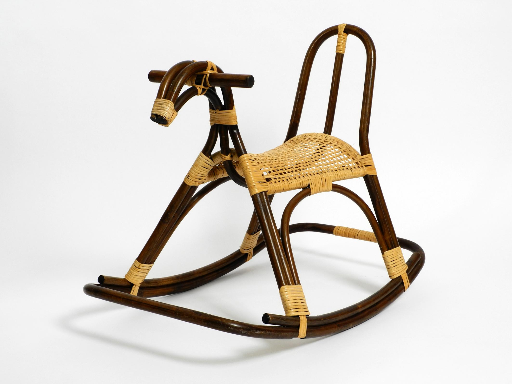 Original 1960s rocking horse made of bamboo and rattan.
Design attributed to the well-known architect and designer Franco Albini (1905-1977). Made in Italy.
Wonderful decoration for all living areas or for the little ones to play.
Frame is made