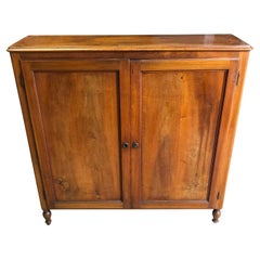 Original italienisches Sideboard von 1880 in honigfarbenen Regalen aus massivem Nussbaumholz