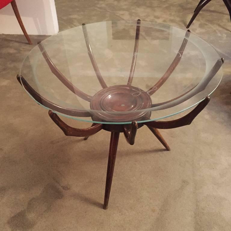 Astonishing original Italian Spyder table in walnut designed by Carlo de Carli, 1950s.