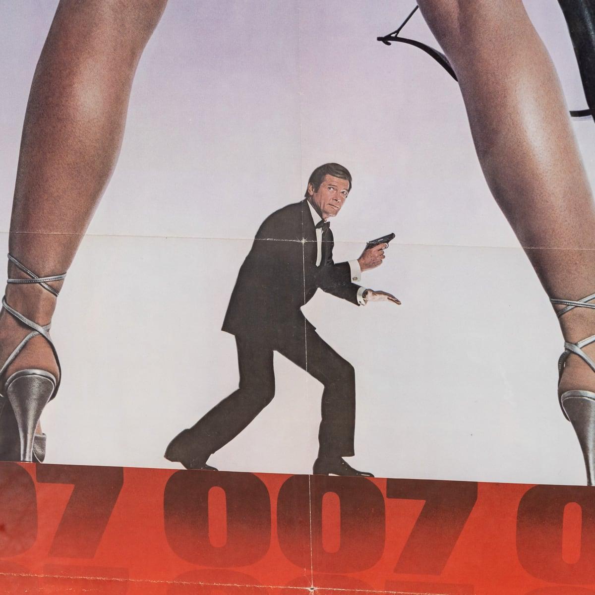 Gerahmtes Originalplakat „For Your Eyes Only“ von James Bond, ca. 1981 im Angebot 3