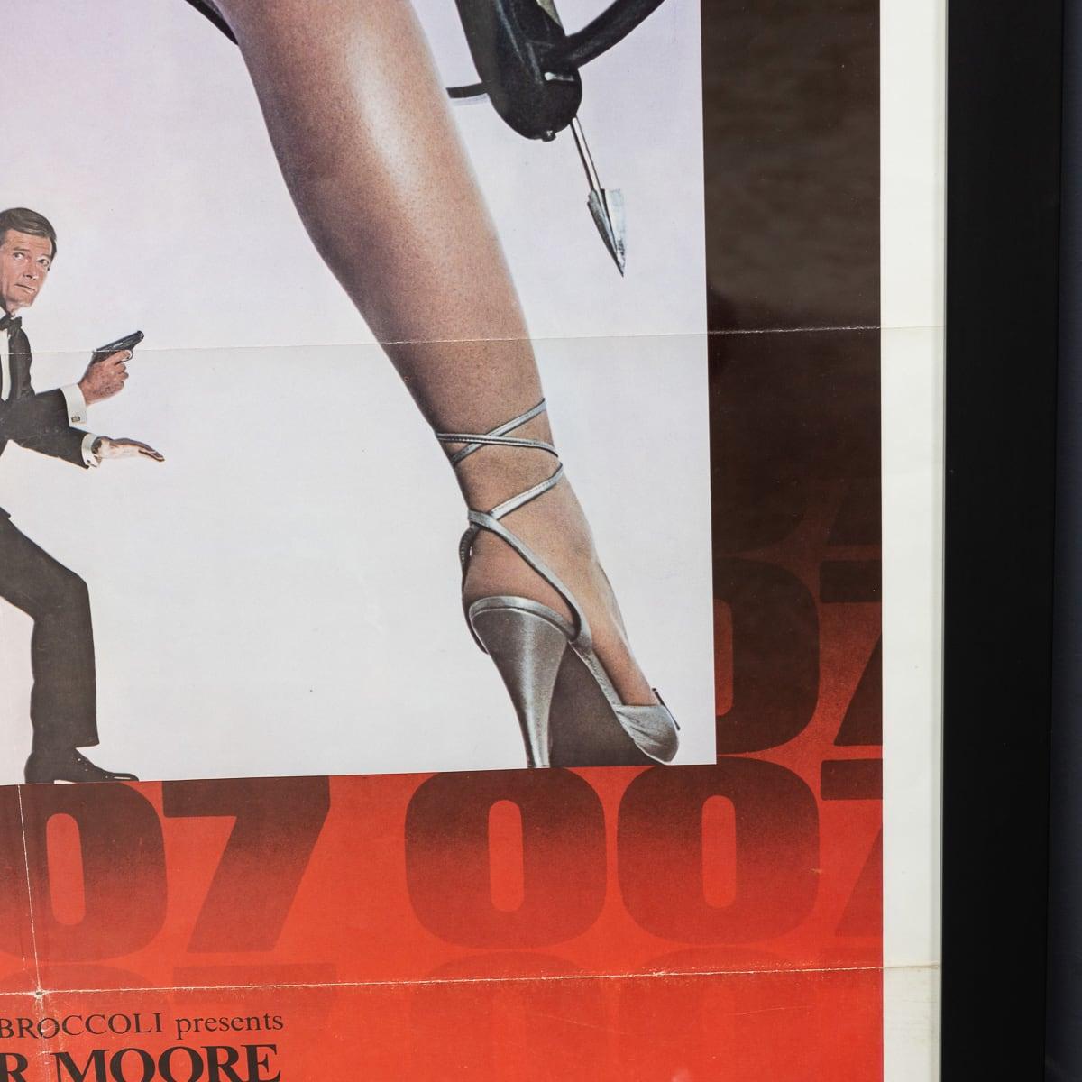 Gerahmtes Originalplakat „For Your Eyes Only“ von James Bond, ca. 1981 im Angebot 2