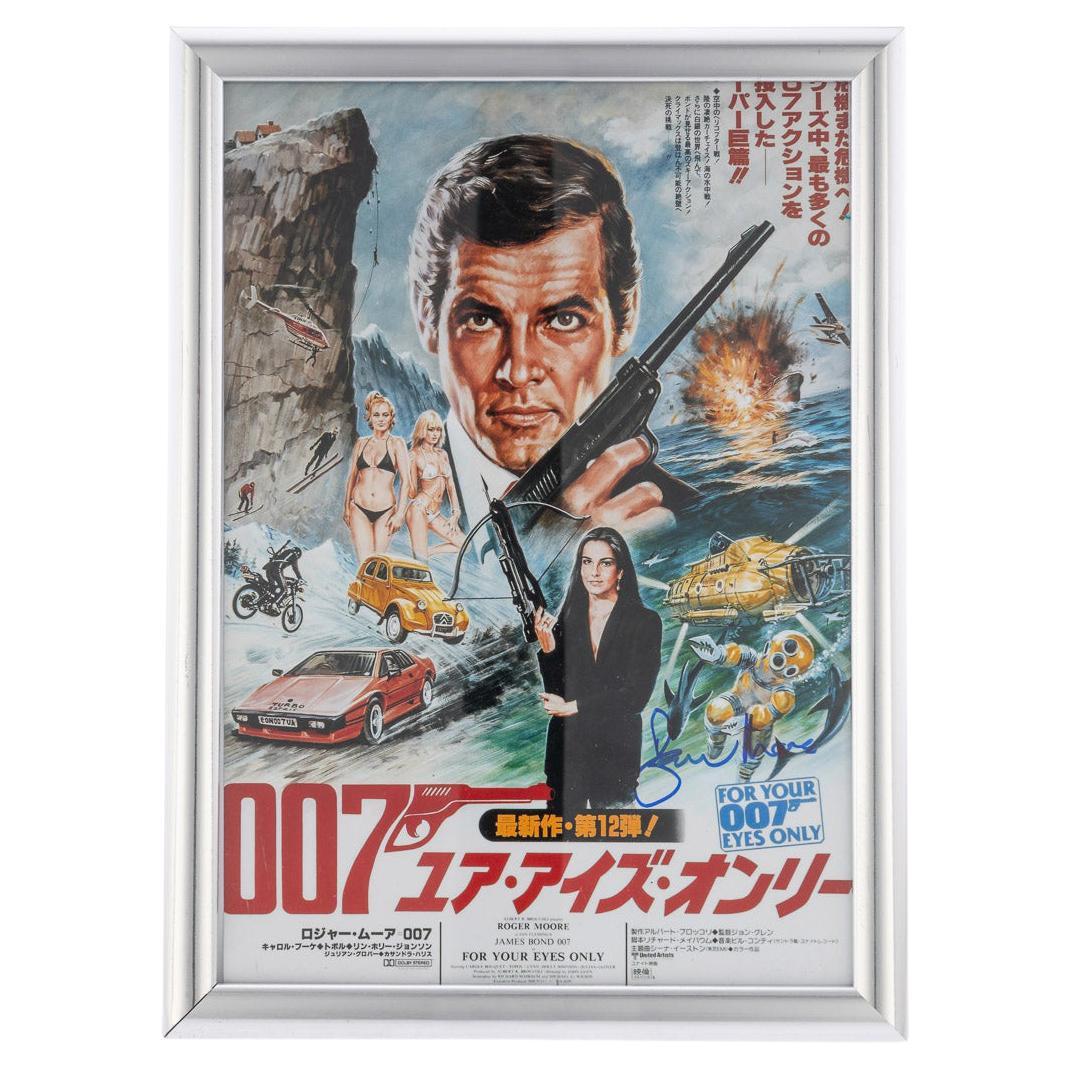 Mini affiche japonaise originale signée par Roger Moore « For Your Eyes Only »