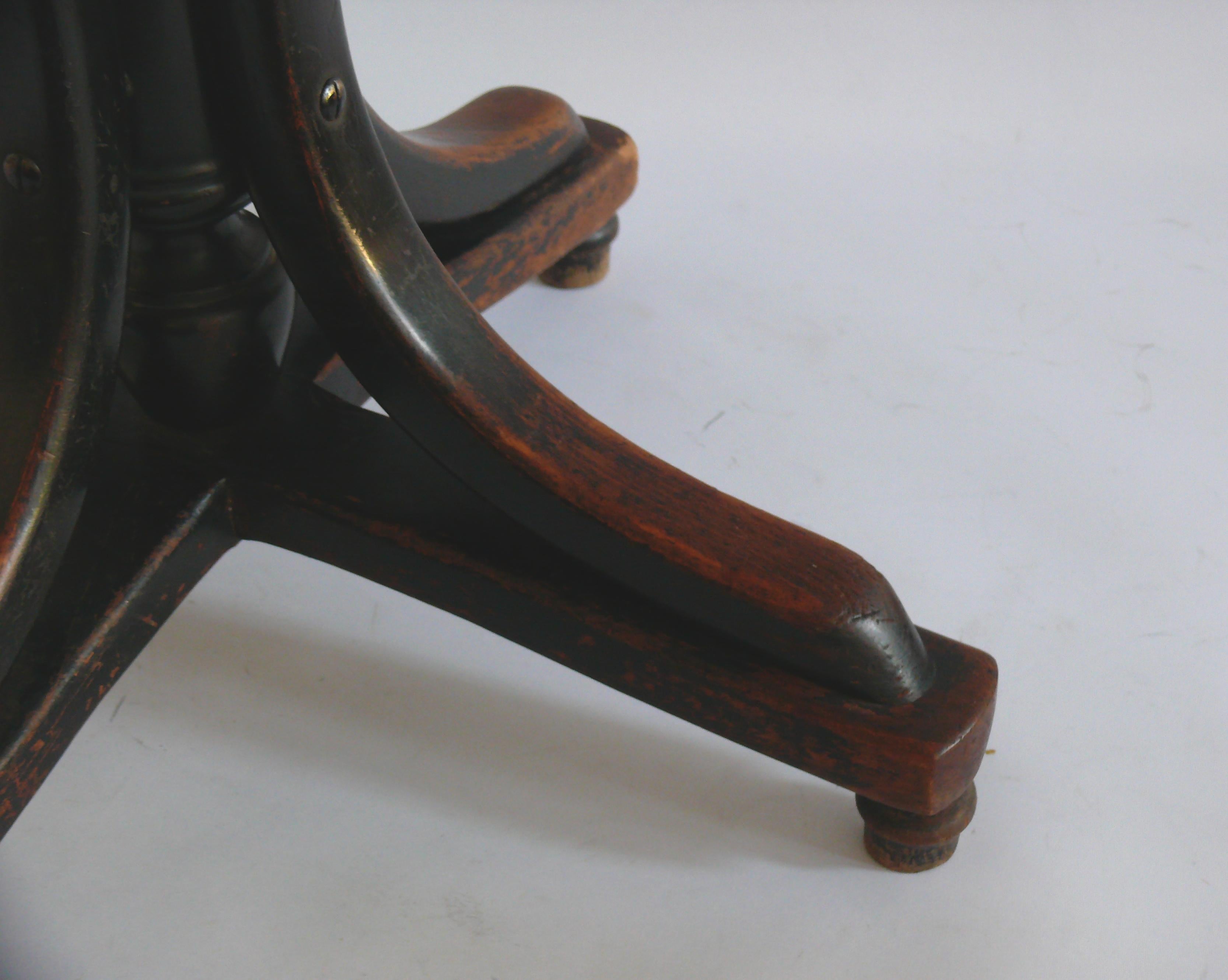 Original J.&J. Taburete para piano Kohn, principios de los años 20. Siglo en venta 1