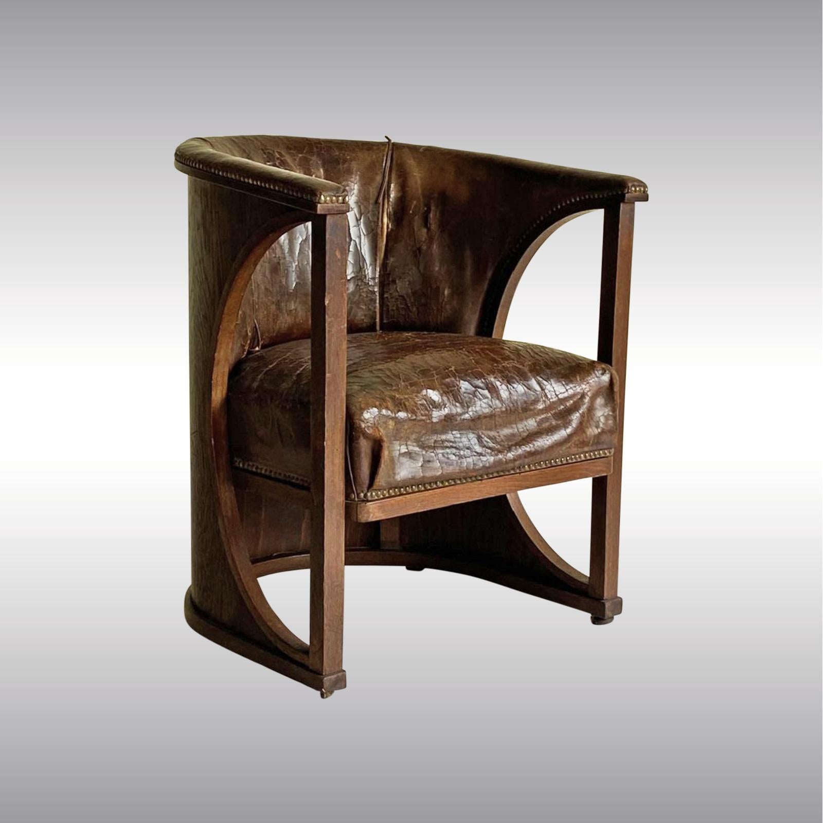 Fauteuil Media Luna con tapicería original, se puede renovar a petición sin coste adicional Diseñado por: Josef Hoffmann Realizado por: J. & J. Kohn, Model No. 428/F, Viena, a partir de 1910 H 77 cm, SH 40 cm, A 65 cm, P 60 cm Kunst und