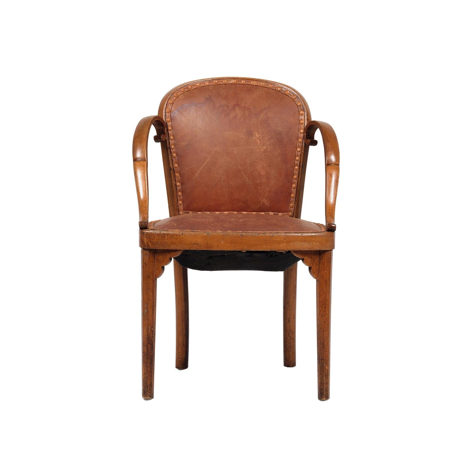 A very rare and so far undocumented armchair by Josef Hoffmann, original leather upholstery, branding iron J&J Kohn. An identical chair with a different upholstery is available as well.

