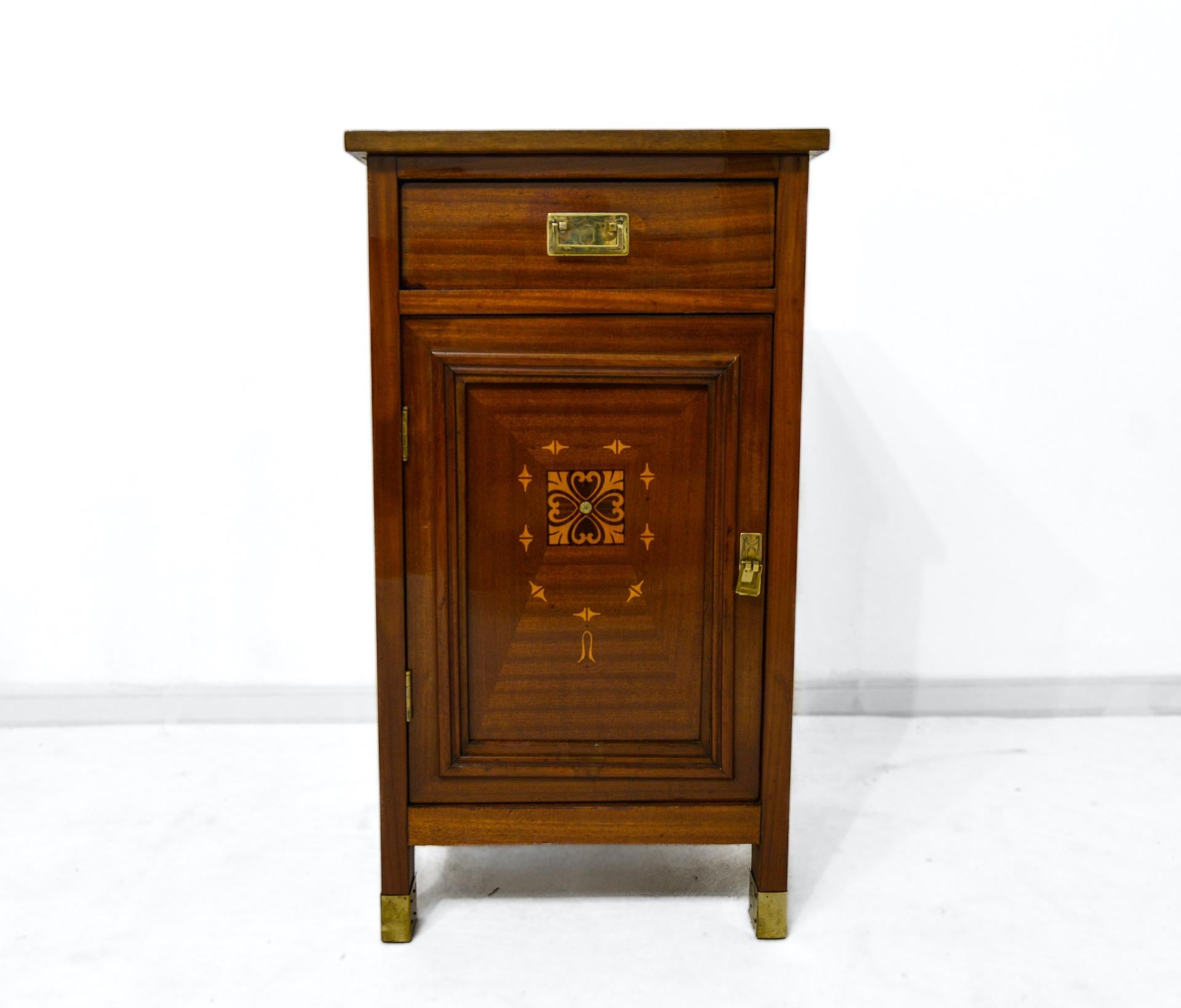 Original Jugendstil Nachtkästchen mit Intarsien, verm. Wien um 1905 5