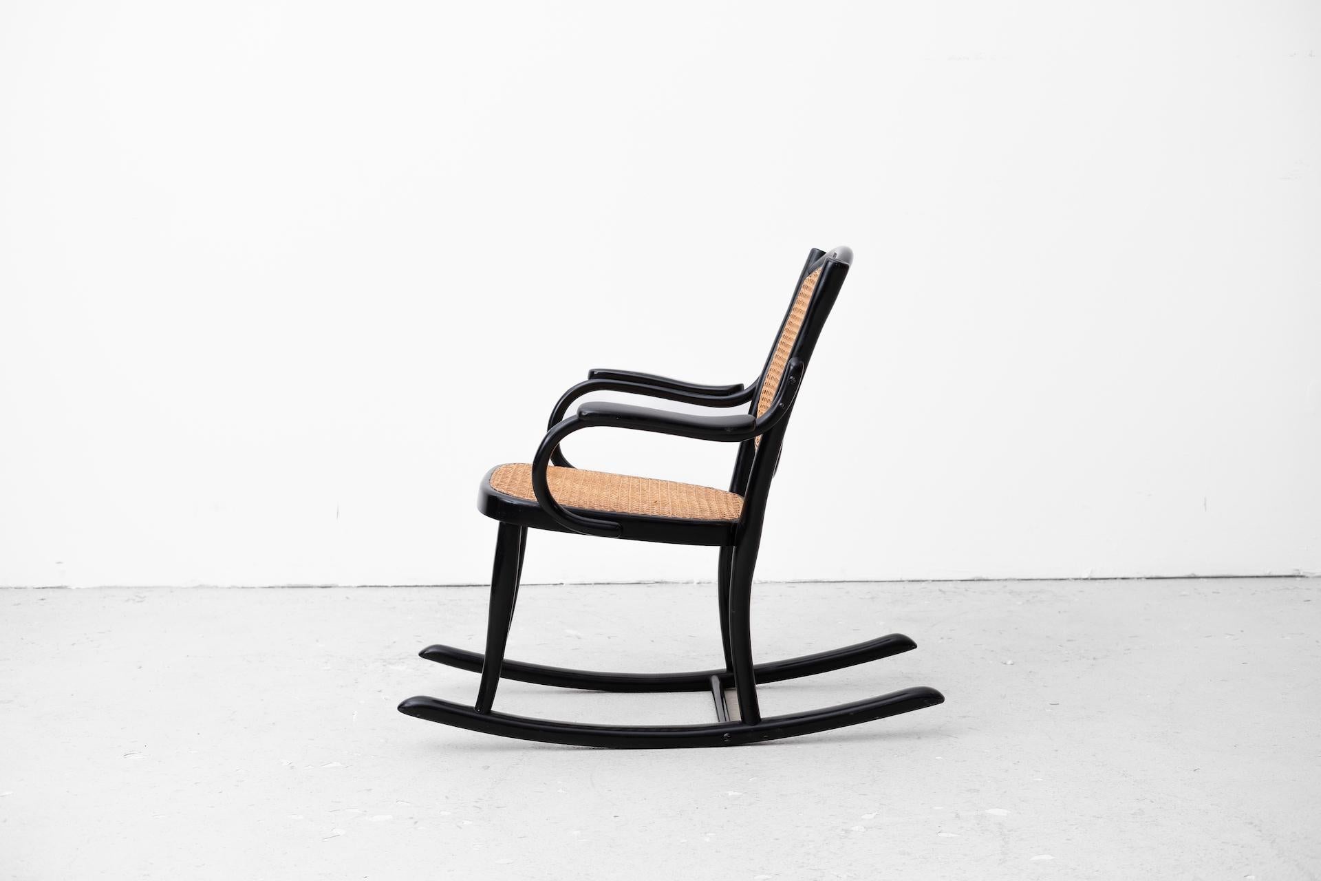 Original Jugendstil-Schaukelstuhl für Kinder, Gebrüder Thonet, Nr. 59 (1910) im Angebot 4