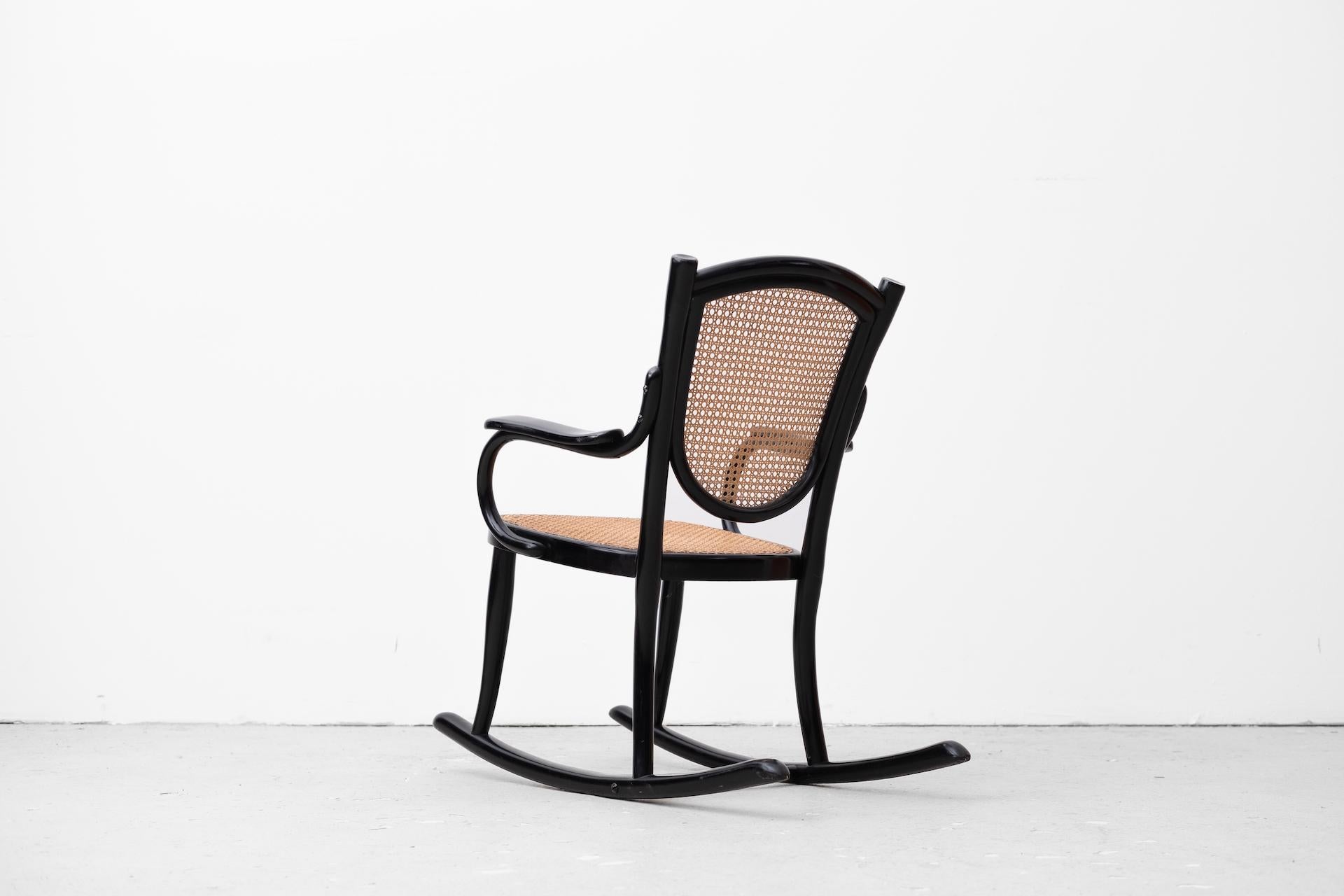 Original Jugendstil-Schaukelstuhl für Kinder, Gebrüder Thonet, Nr. 59 (1910) im Angebot 6