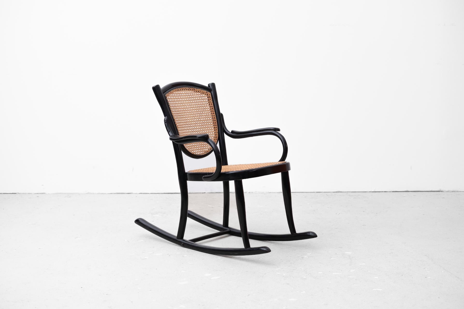Original Jugendstil-Schaukelstuhl für Kinder, Gebrüder Thonet, Nr. 59 (1910) im Angebot 8