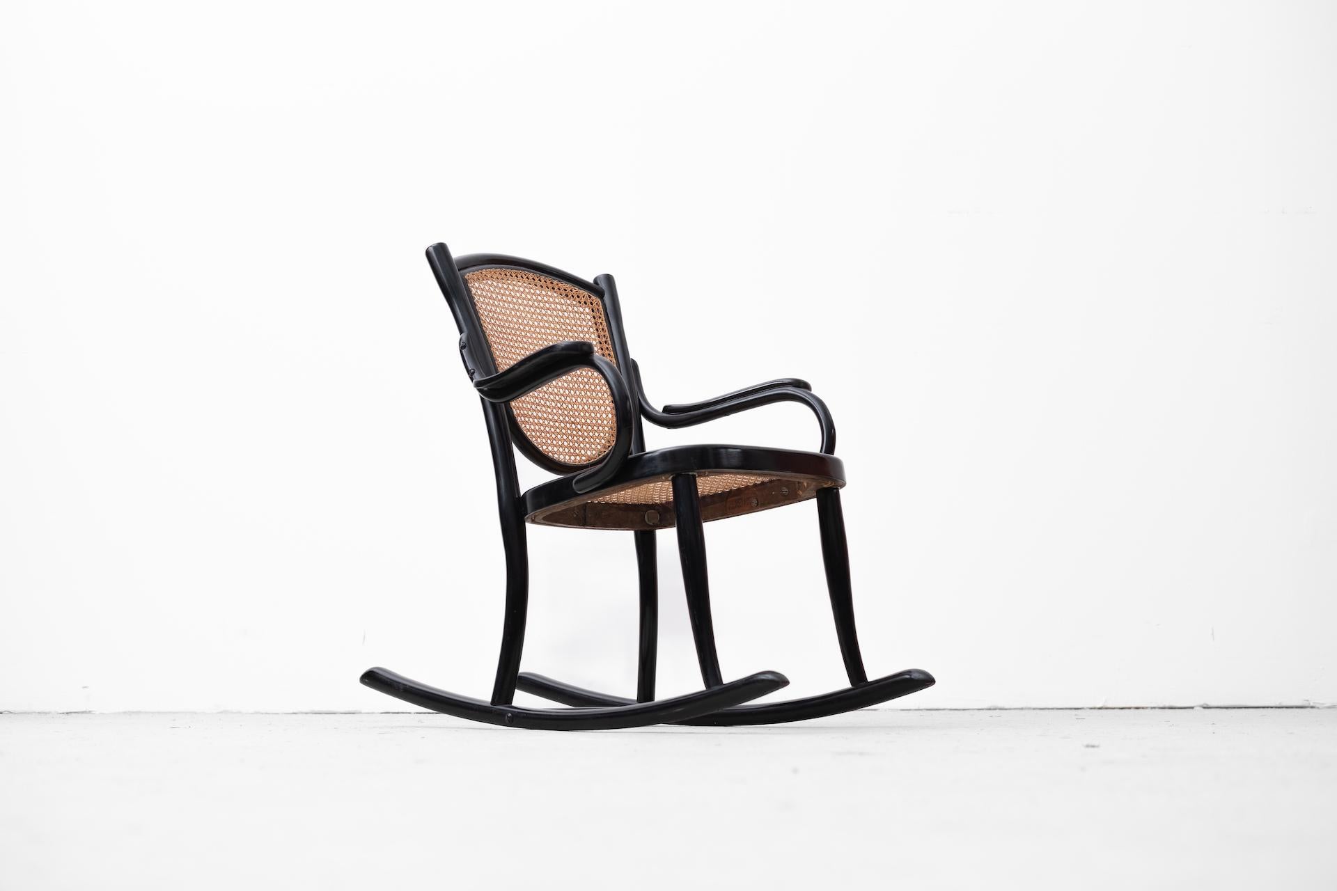 Original Jugendstil-Schaukelstuhl für Kinder, Gebrüder Thonet, Nr. 59 (1910) im Angebot 9