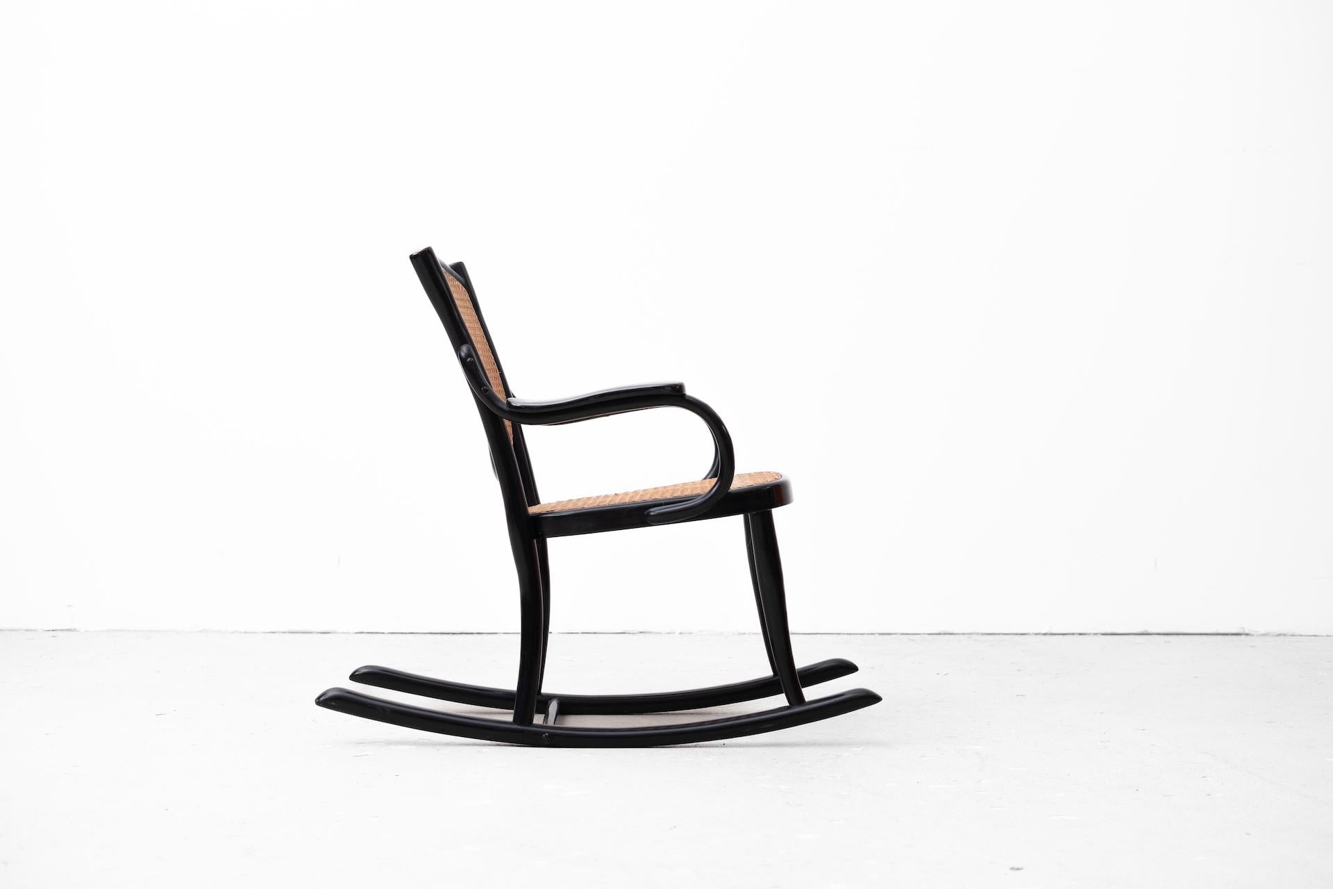 Original Jugendstil-Schaukelstuhl für Kinder, Gebrüder Thonet, Nr. 59 (1910) im Angebot 12